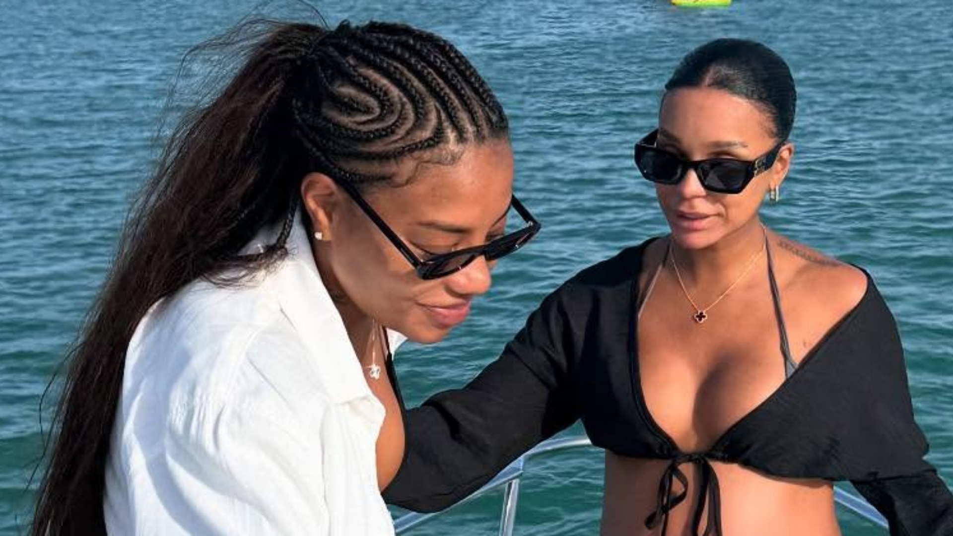 Ludmilla curte passeio de barco com Brunna Gonçalves nos Estados Unidos
