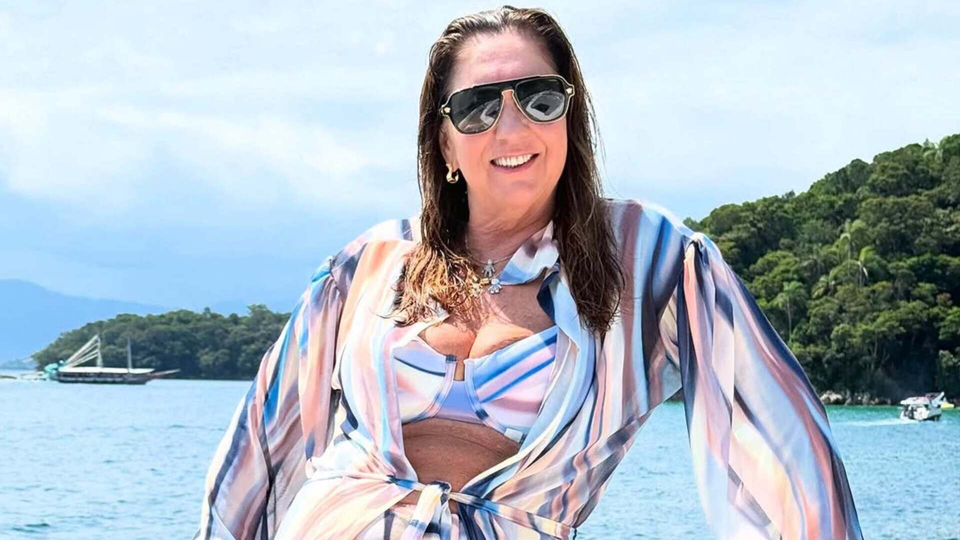 Mãe de Virginia Fonseca chama a atenção com fotos de biquíni: ‘Gata’