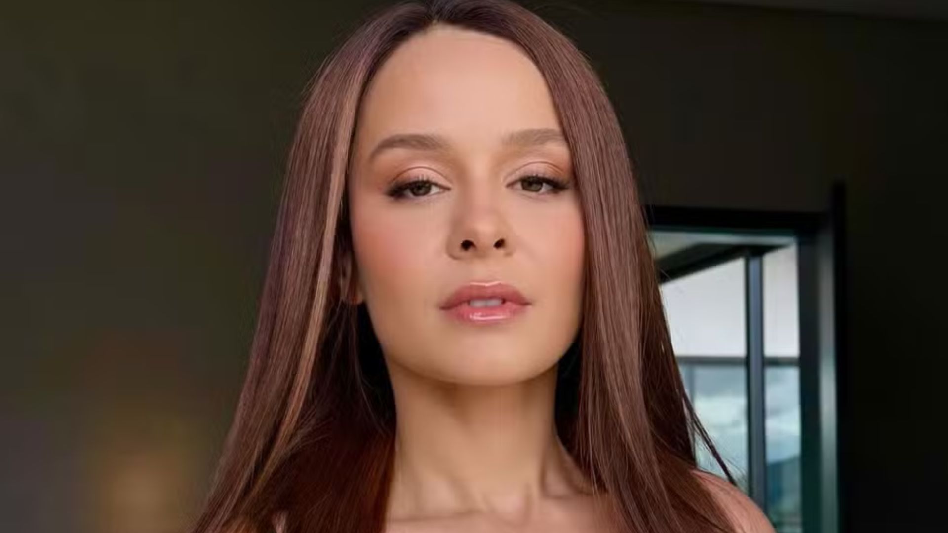 Maiara posa usando biquíni de luxo em condomínio de alto padrão em SP