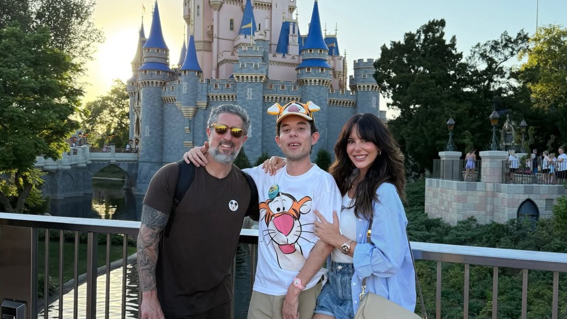Filho de Mion e Suzana se diverte em viagem à Disney: “Carinho e inclusão”