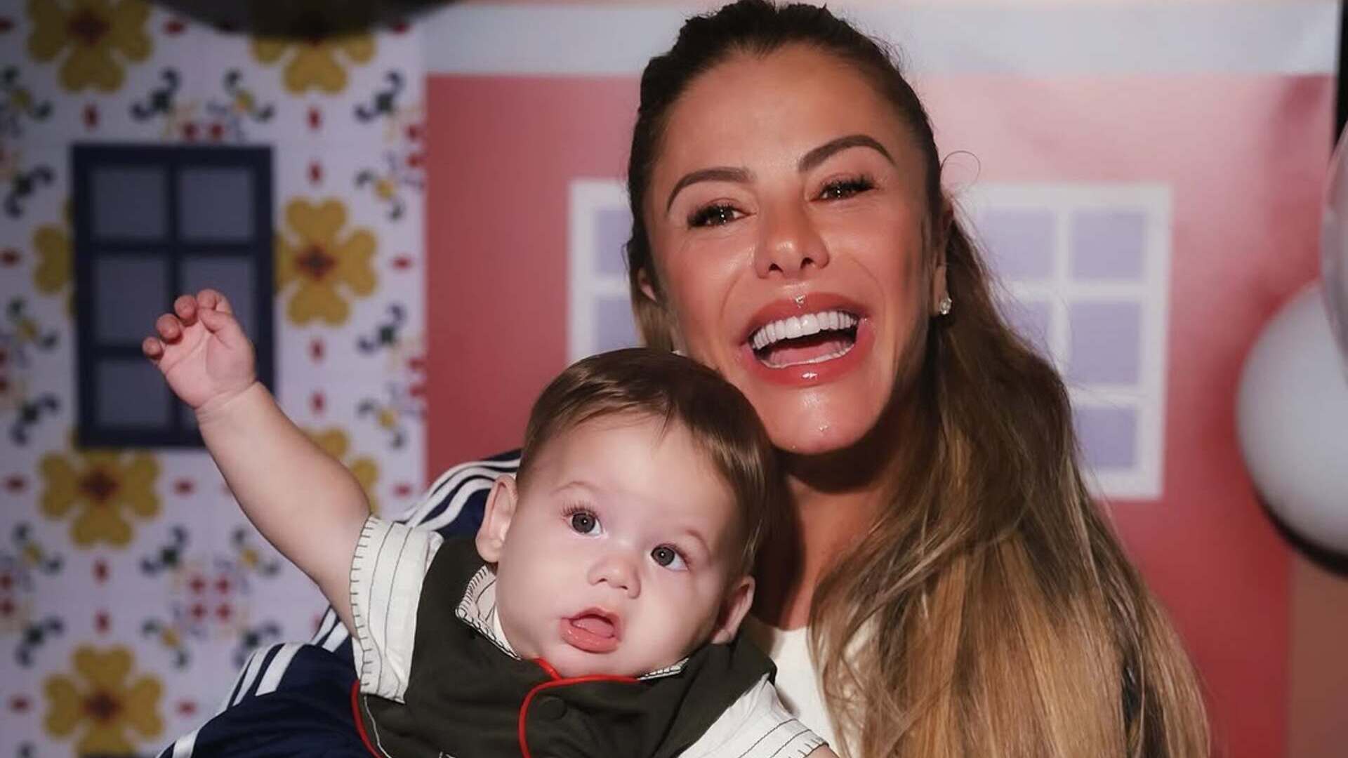 Poliana Rocha encanta ao mostrar os netos de looks iguais; veja