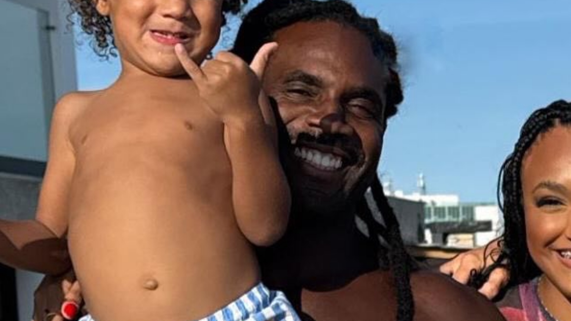 Rafael Zulu mostra foto ao lado da mulher e dos filhos: ‘Lindos’