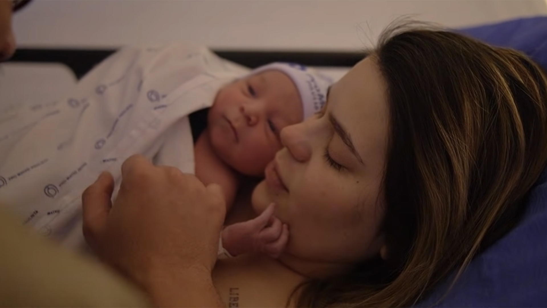 Viih Tube exibe vídeo inédito de como foi o parto do filho caçula, Ravi