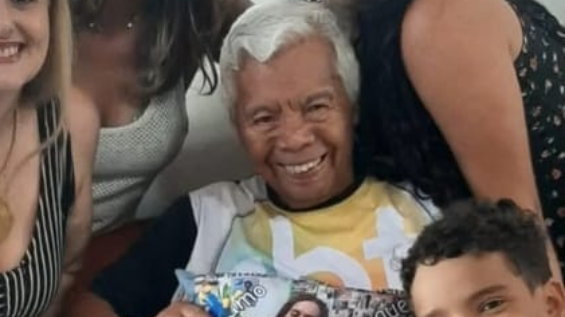 Roque comemora aniversário ao lado da família após alta hospitalar