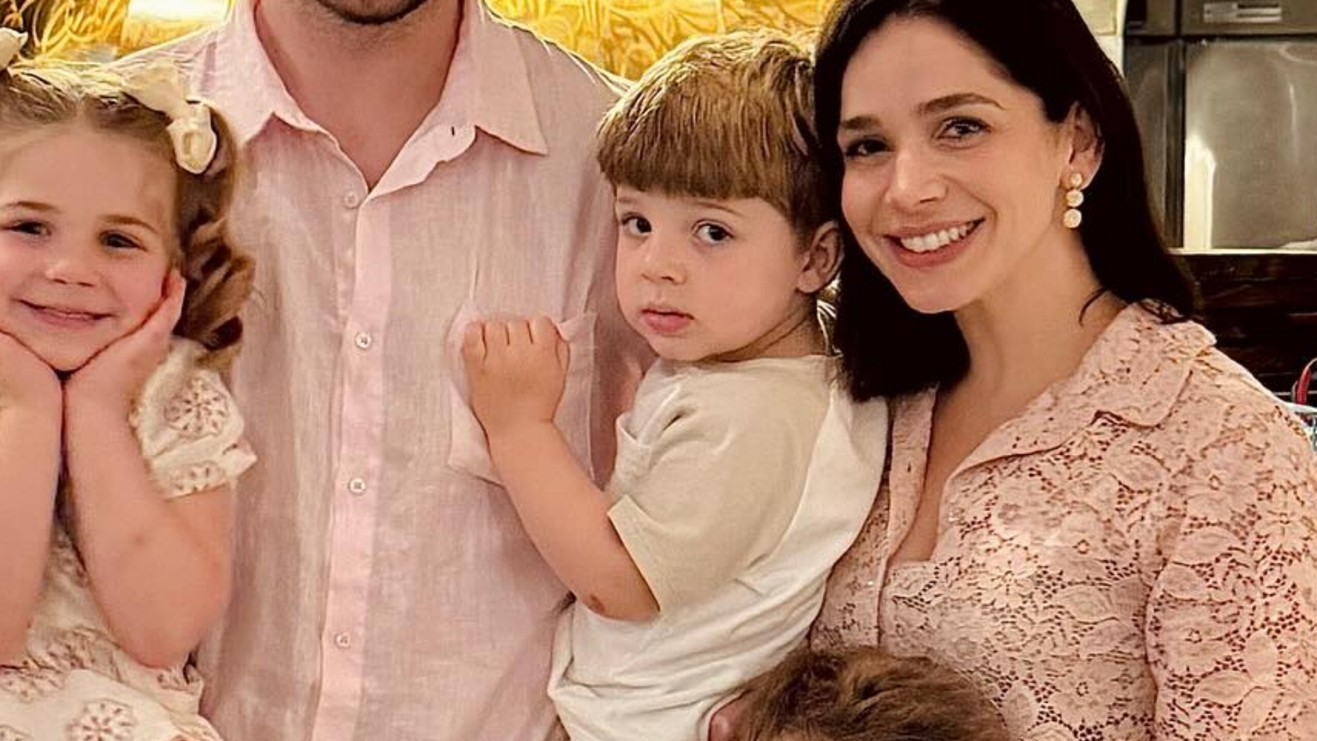 Sabrina Petraglia abre álbum de fotos de viagem em família: ‘Boas memórias’