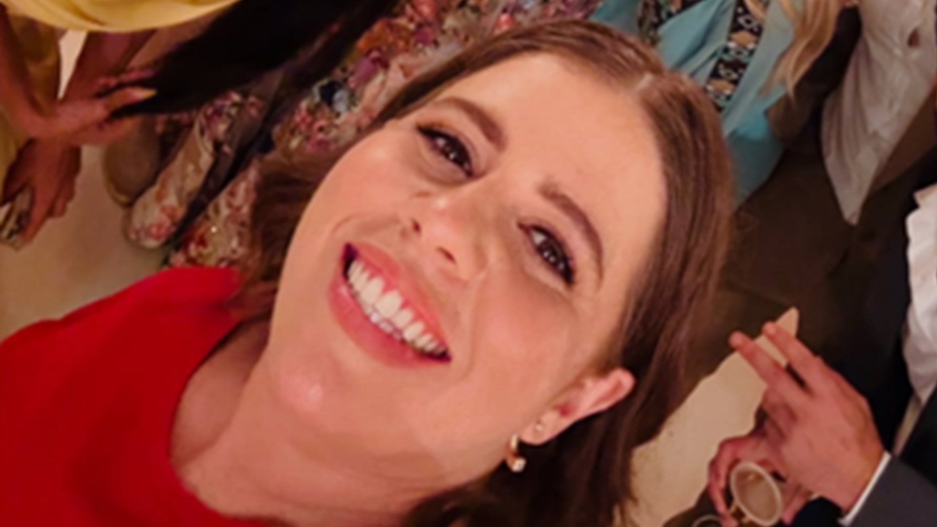 Tati Machado surge ao lado de famosos em registro do casamento de Ana Maria Braga