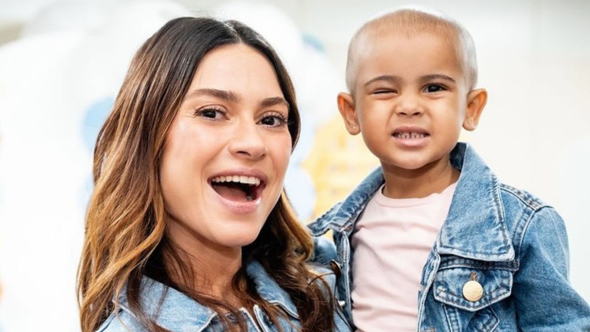 Thaila Ayala visita crianças com câncer: ‘Trabalho fantástico’