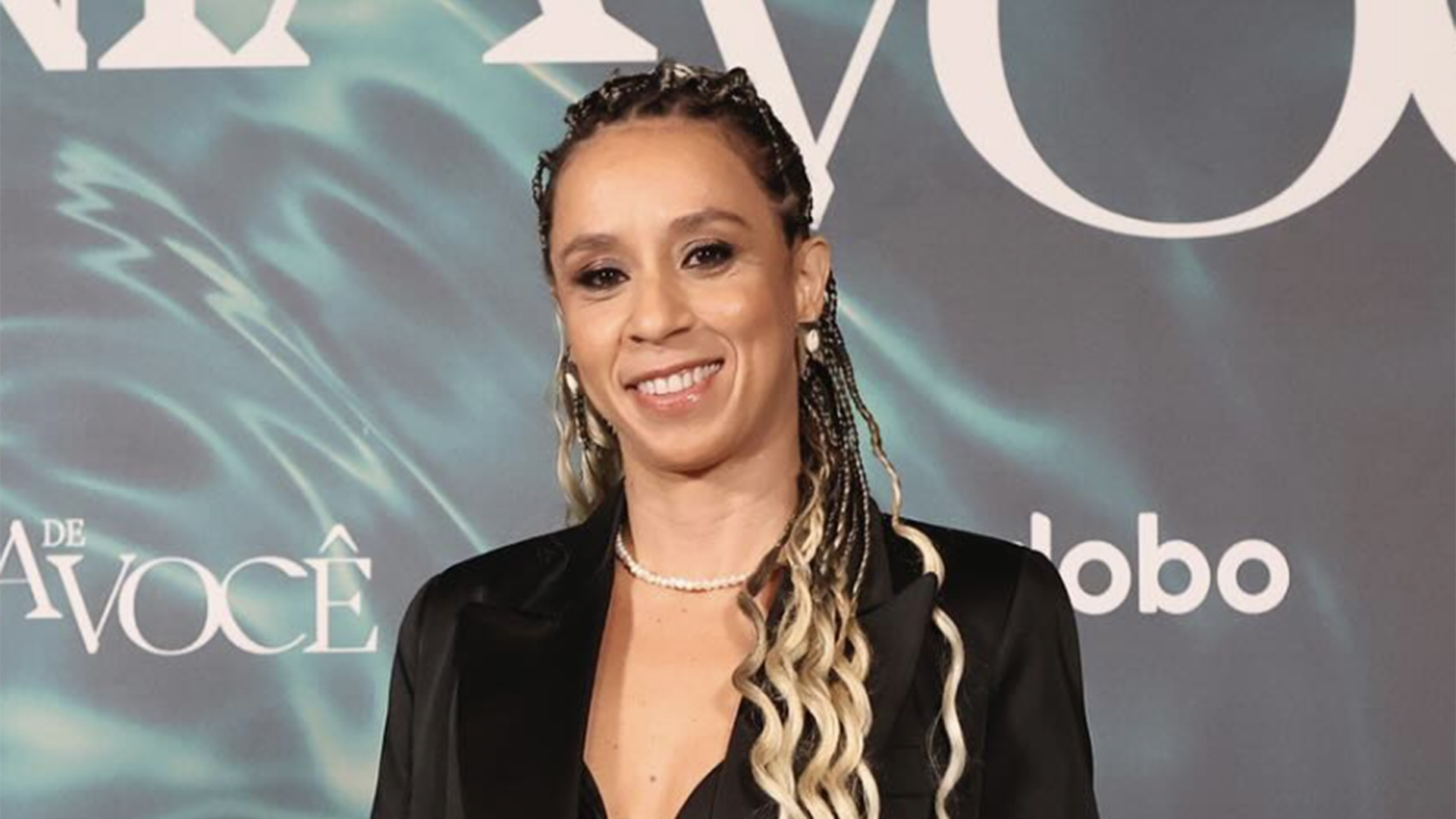 Thalita Carauta exibe foto inédita do noivo e declara seu amor