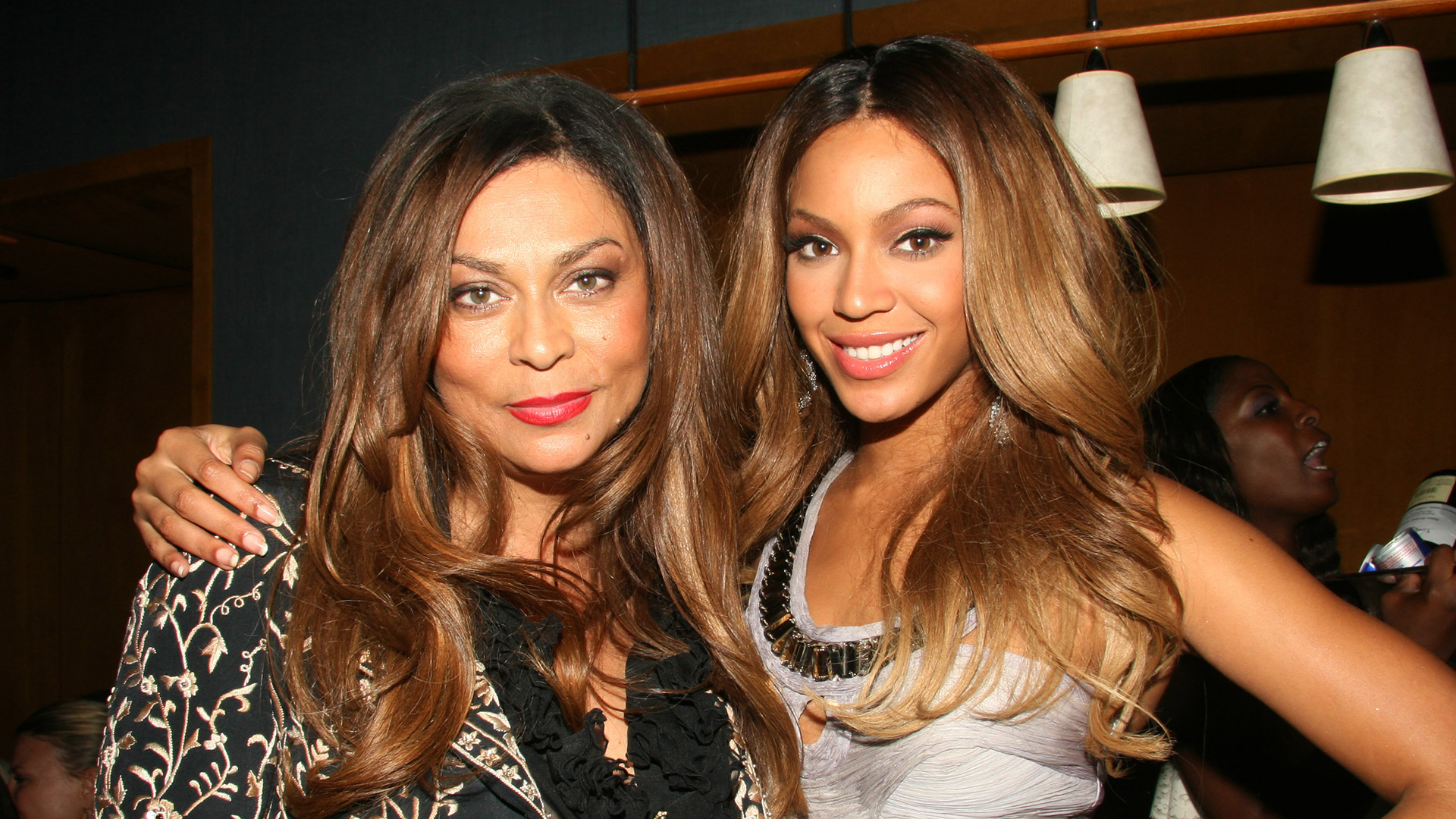 Mãe de Beyoncé, Tina Knowles revela câncer: ‘Não neglicenciar’