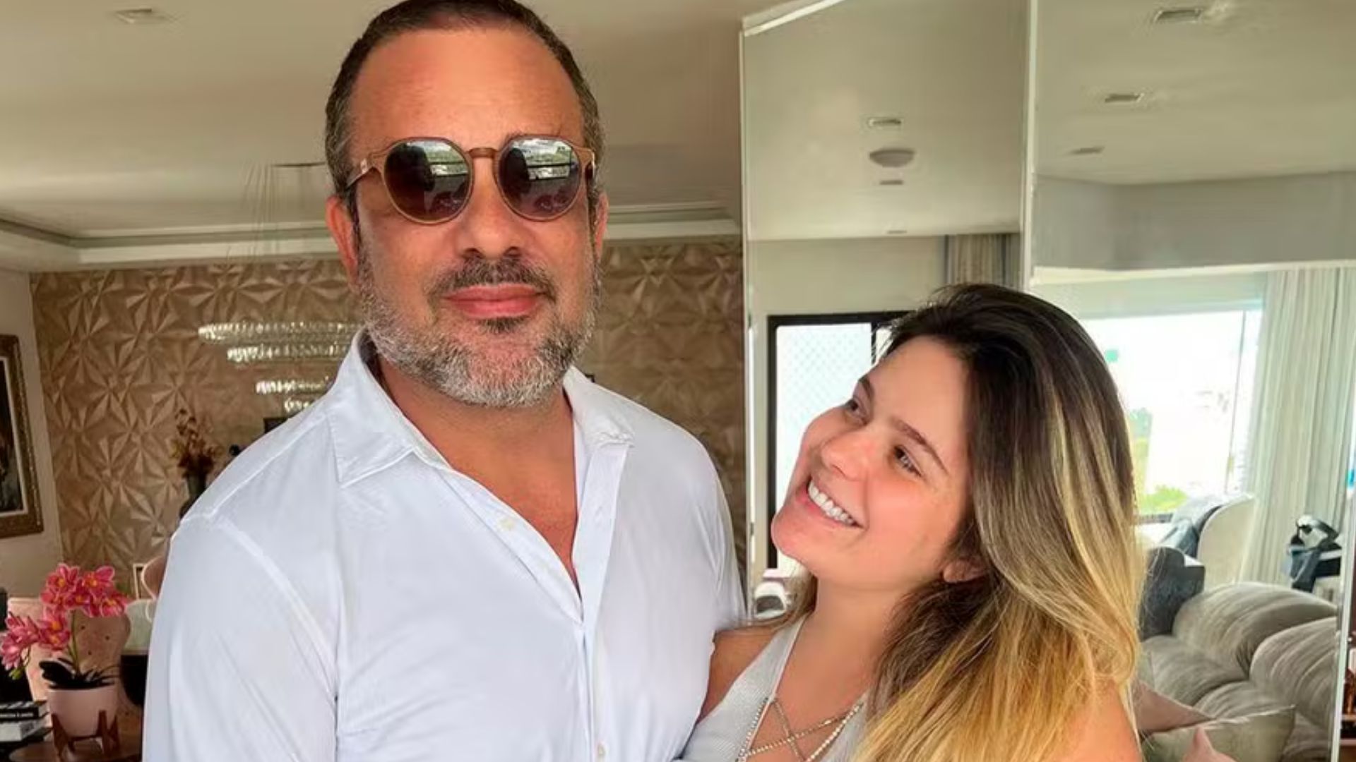 Viih Tube presenteia o pai com carro de luxo durante almoço de Páscoa
