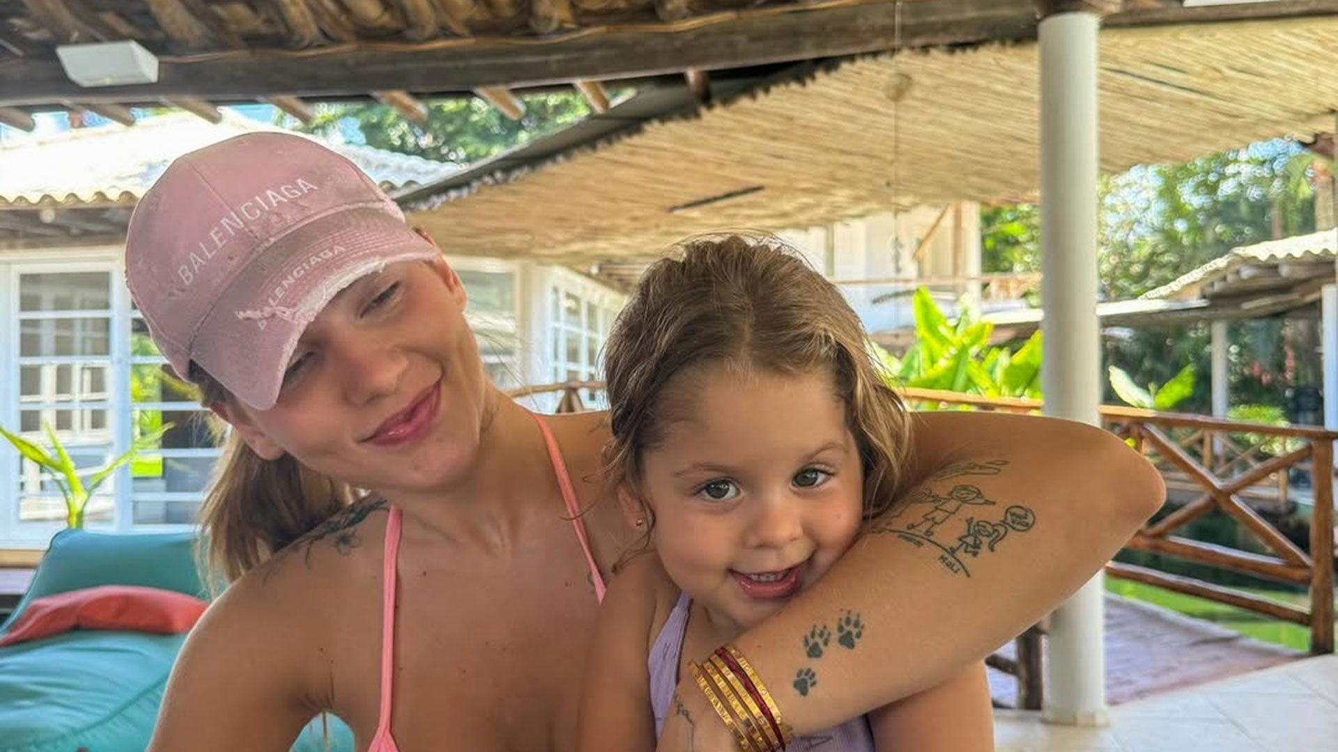 Maria Flor, filha de Virginia Fonseca, encanta com look de bailarina