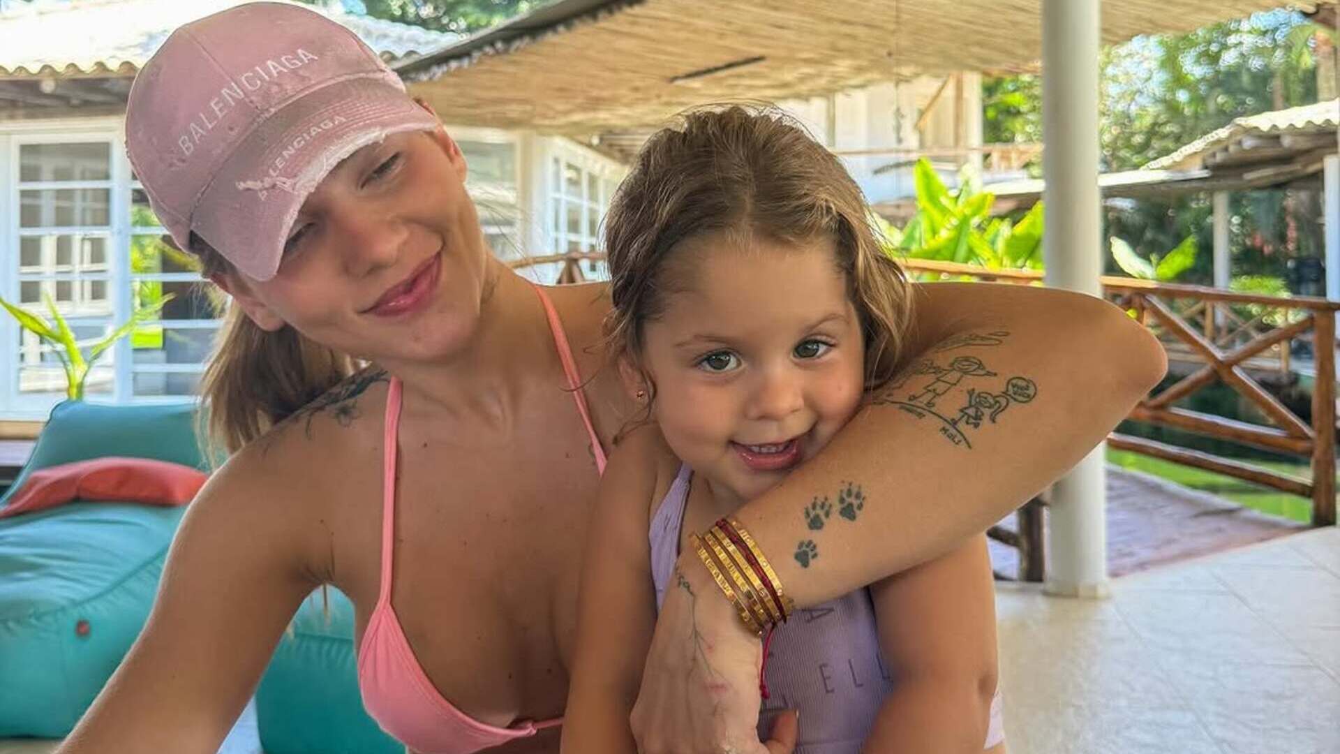 Virginia Fonseca encanta ao mostrar momento com Maria Flor: ‘Casca de bala’