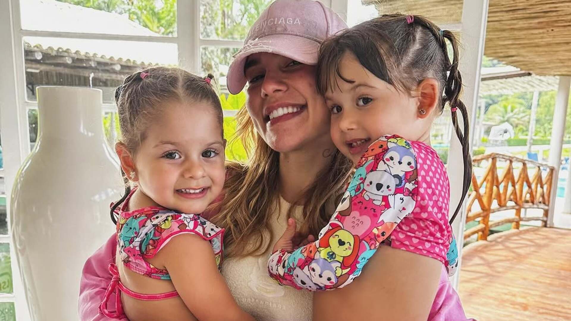 Virginia mostra como foi recepção das filhas ao voltar de mais uma viagem