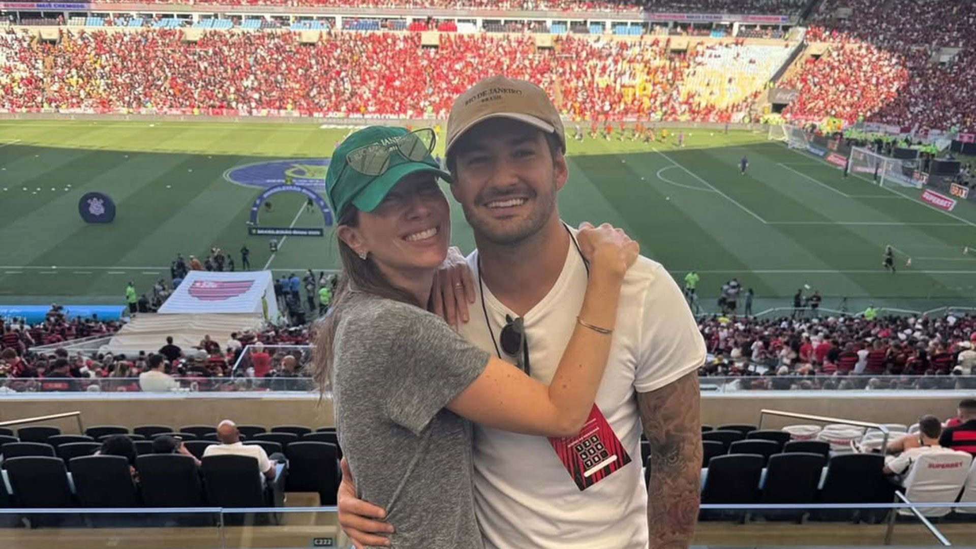 Alexandre Pato encanta ao postar novas fotos do filho