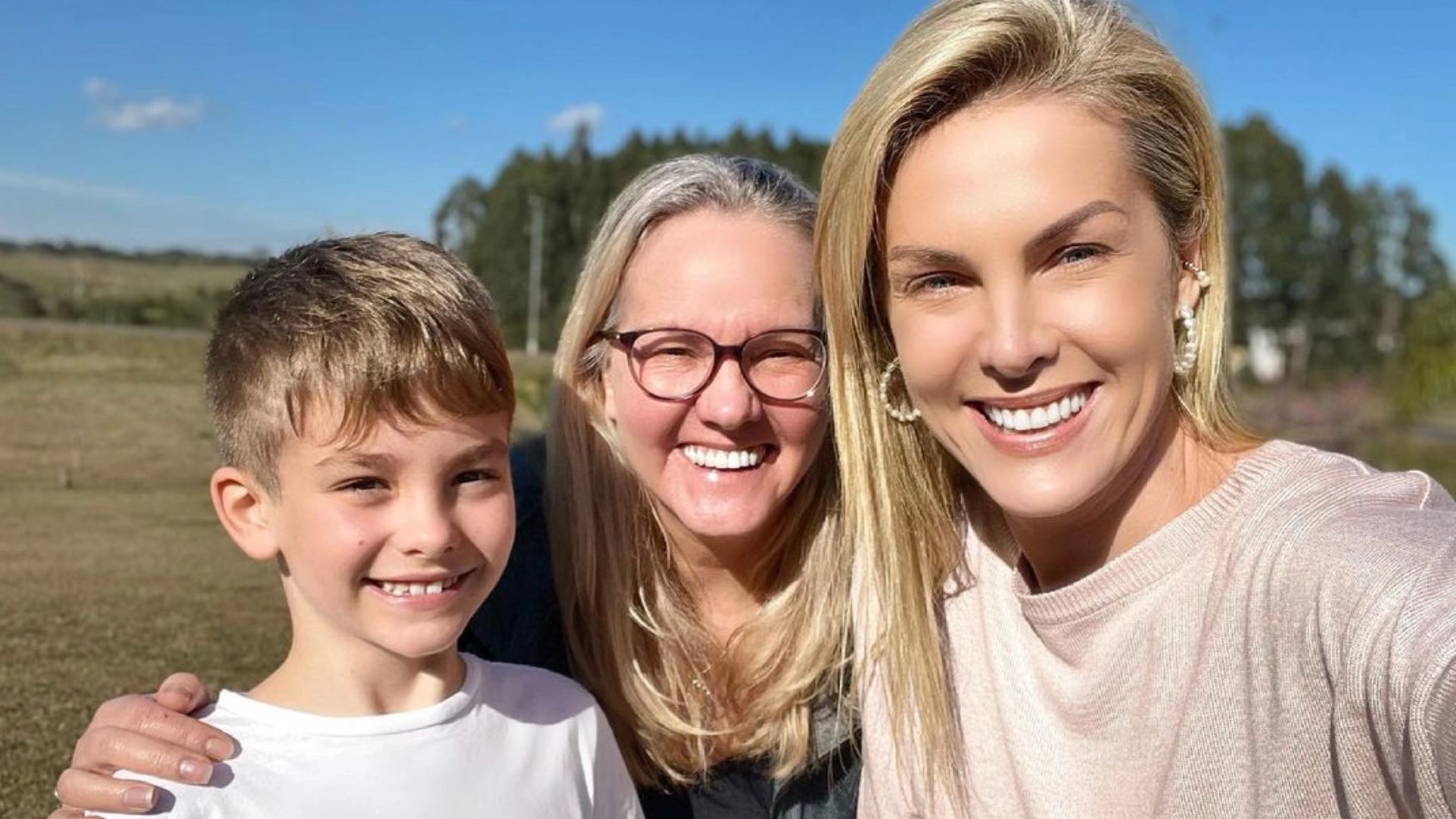 Ana Hickmann emociona ao fazer declaração para a mãe e refletir sobre aprendizados