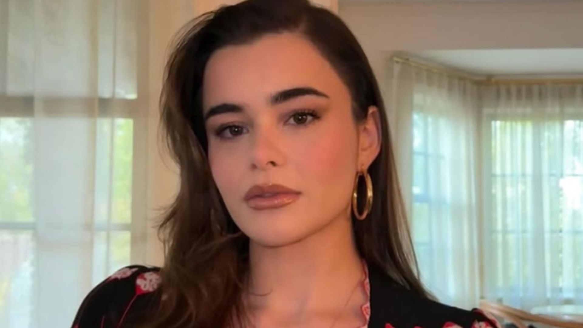 Atriz estadunidense divulga filme de forma inusitada e revela: “Vocês vão rir”