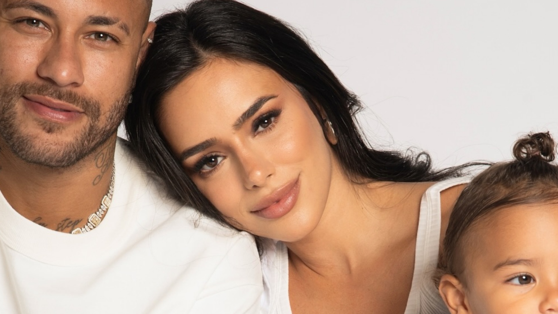 Bruna Biancardi exibe ensaio fotográfico com Neymar e Mavie: ‘Família linda’