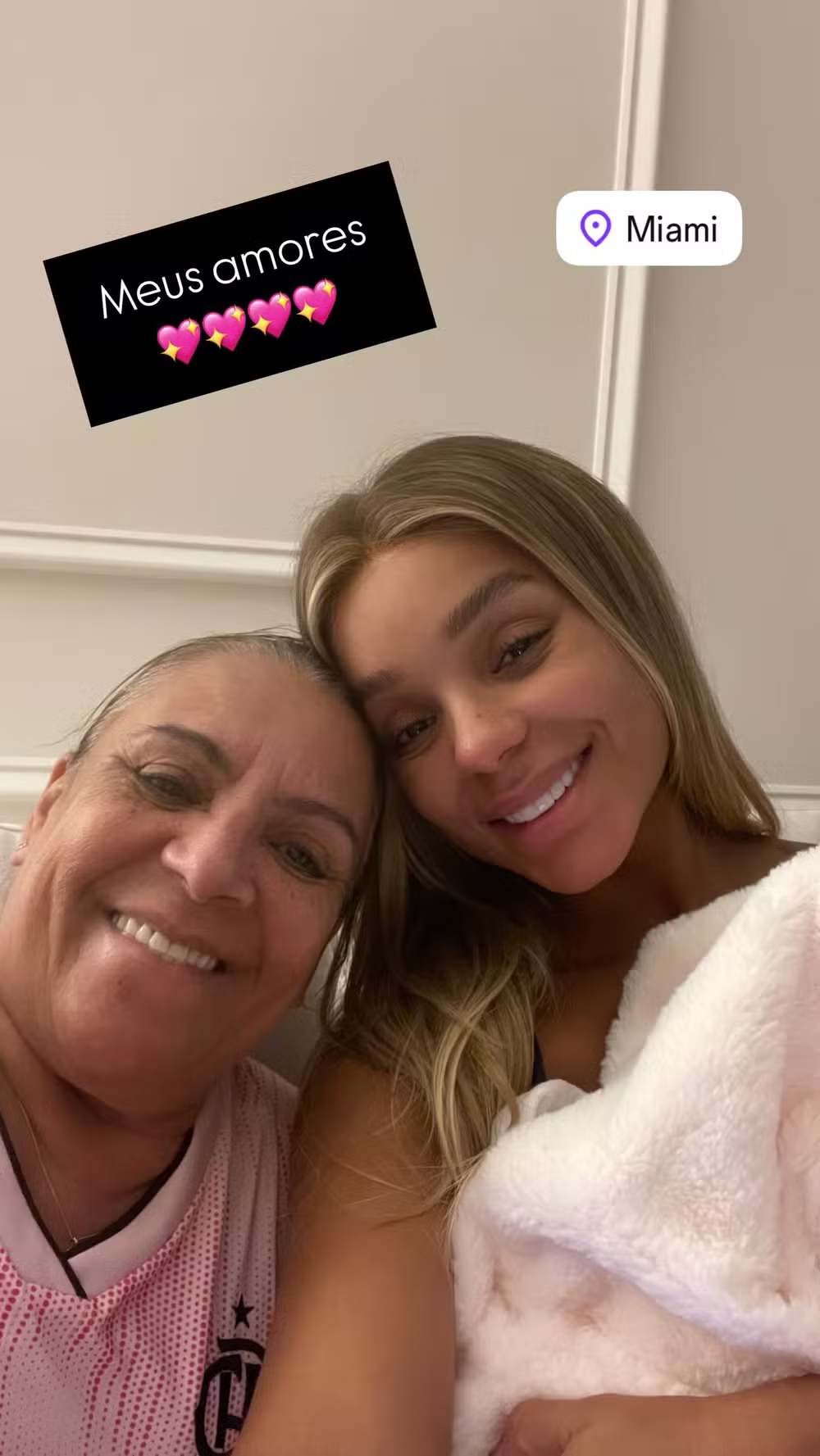 Brunna Gon&ccedil;alves surge em foto com a m&atilde;e e a filha