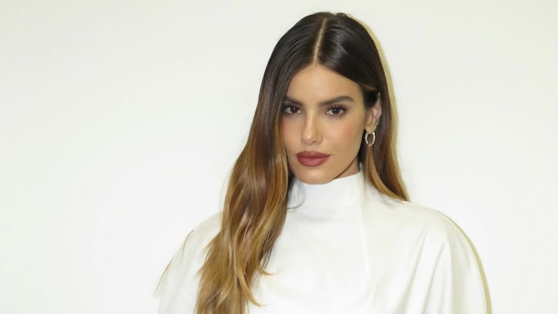 Camila Queiroz revela como a maturidade transformou sua relação com a autoestima: ‘Aprendi’