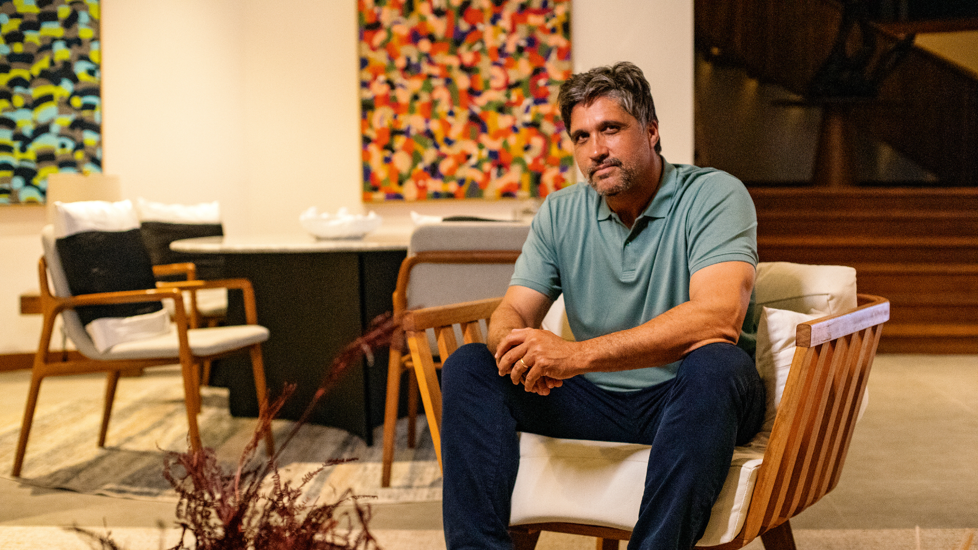 Leo Chaves celebra gestação do quinto filho: ‘Arrancar velhas roupas e vestir novas’