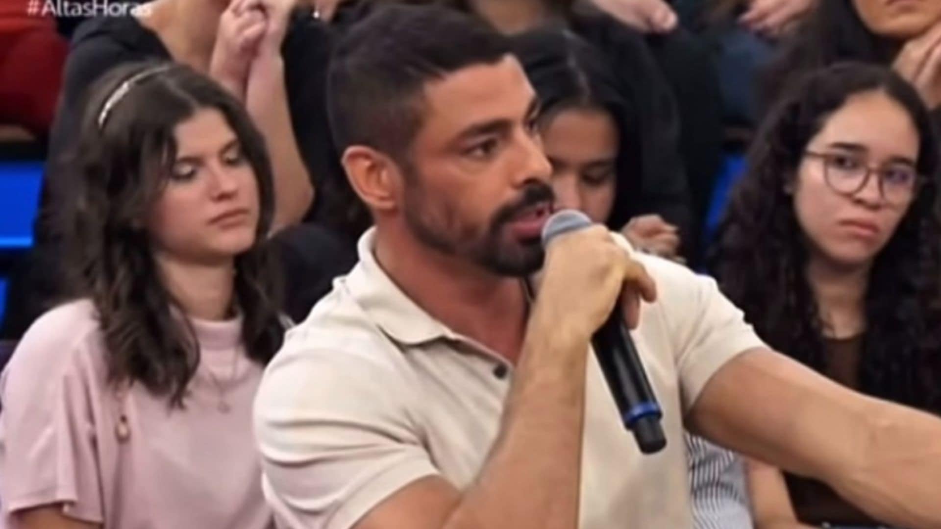 Cauã Reymond revela que sofreu bullying por a mãe ter tido HIV: ‘Difícil’