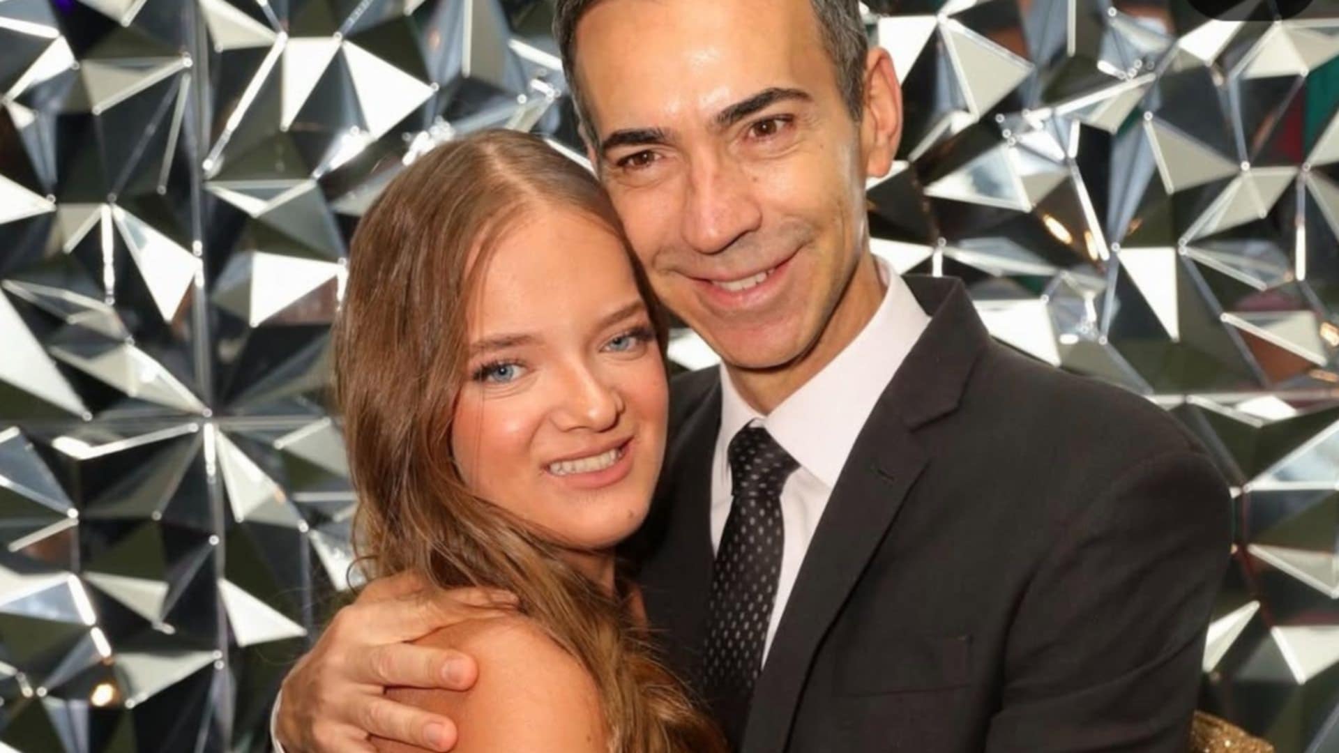 César Tralli se emociona com Rafaella Justus na festa de Roberto Justus