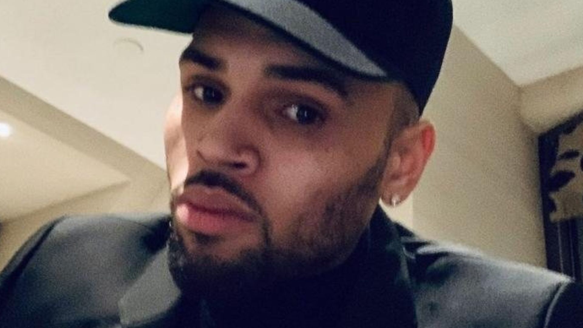 Chris Brown é preso no Reino Unido por suspeita de agressão em boate