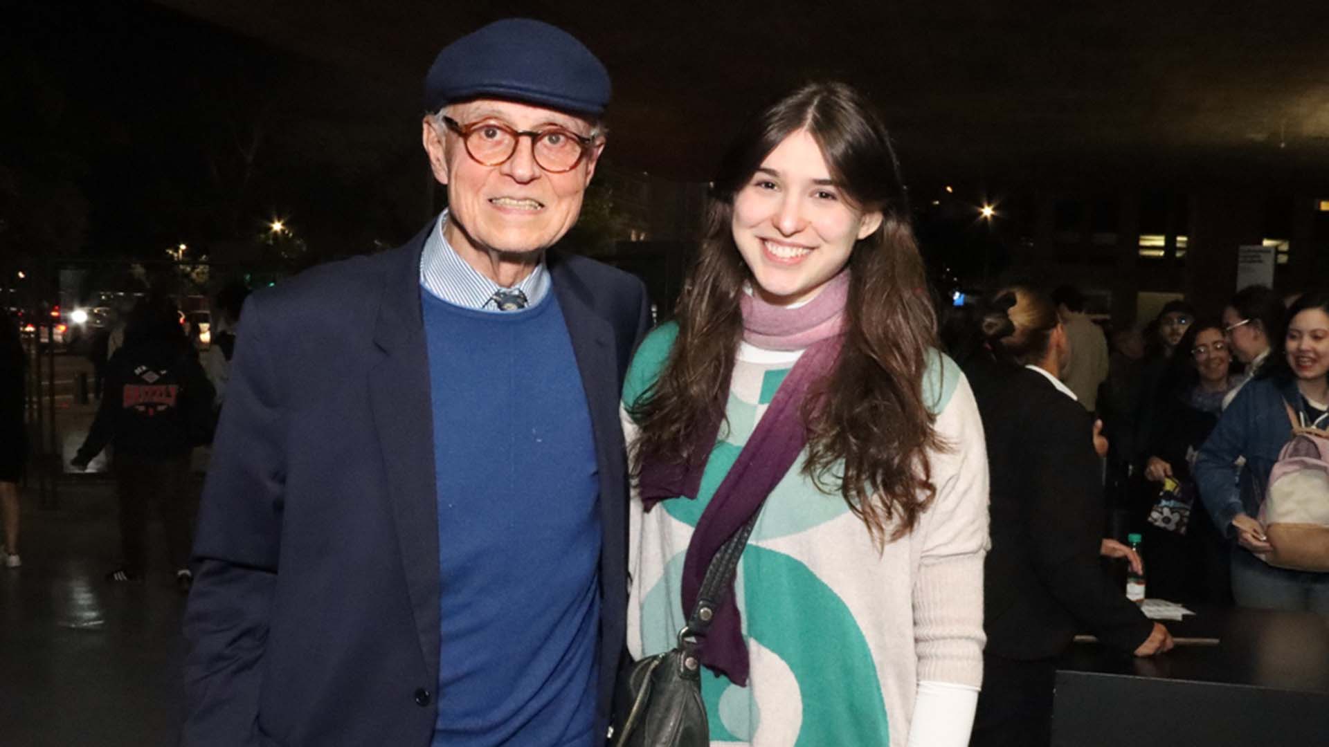 Eduardo Suplicy faz rara aparição com a neta, que é filha de Maria Paula e João Suplicy