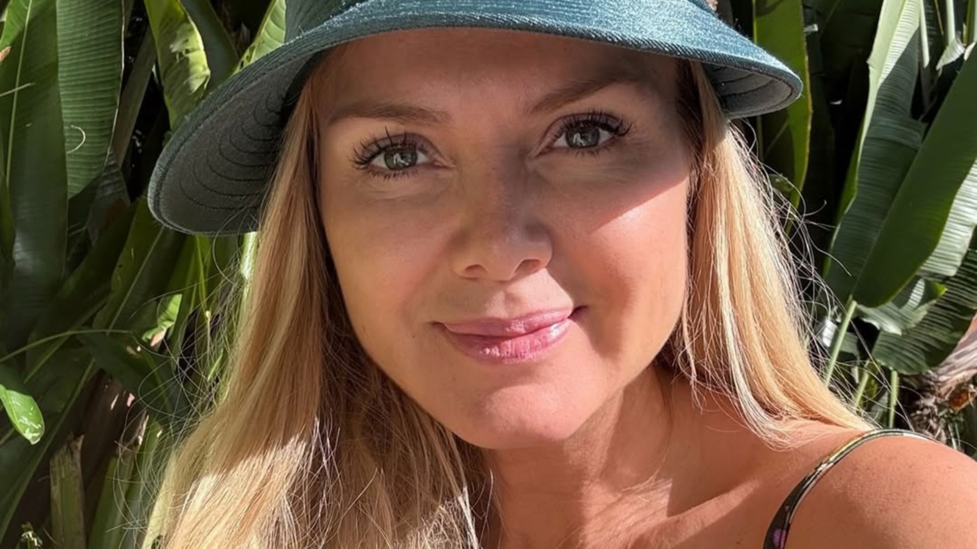 Eliana impressiona com foto à beira da piscina: ‘Viva a vida’