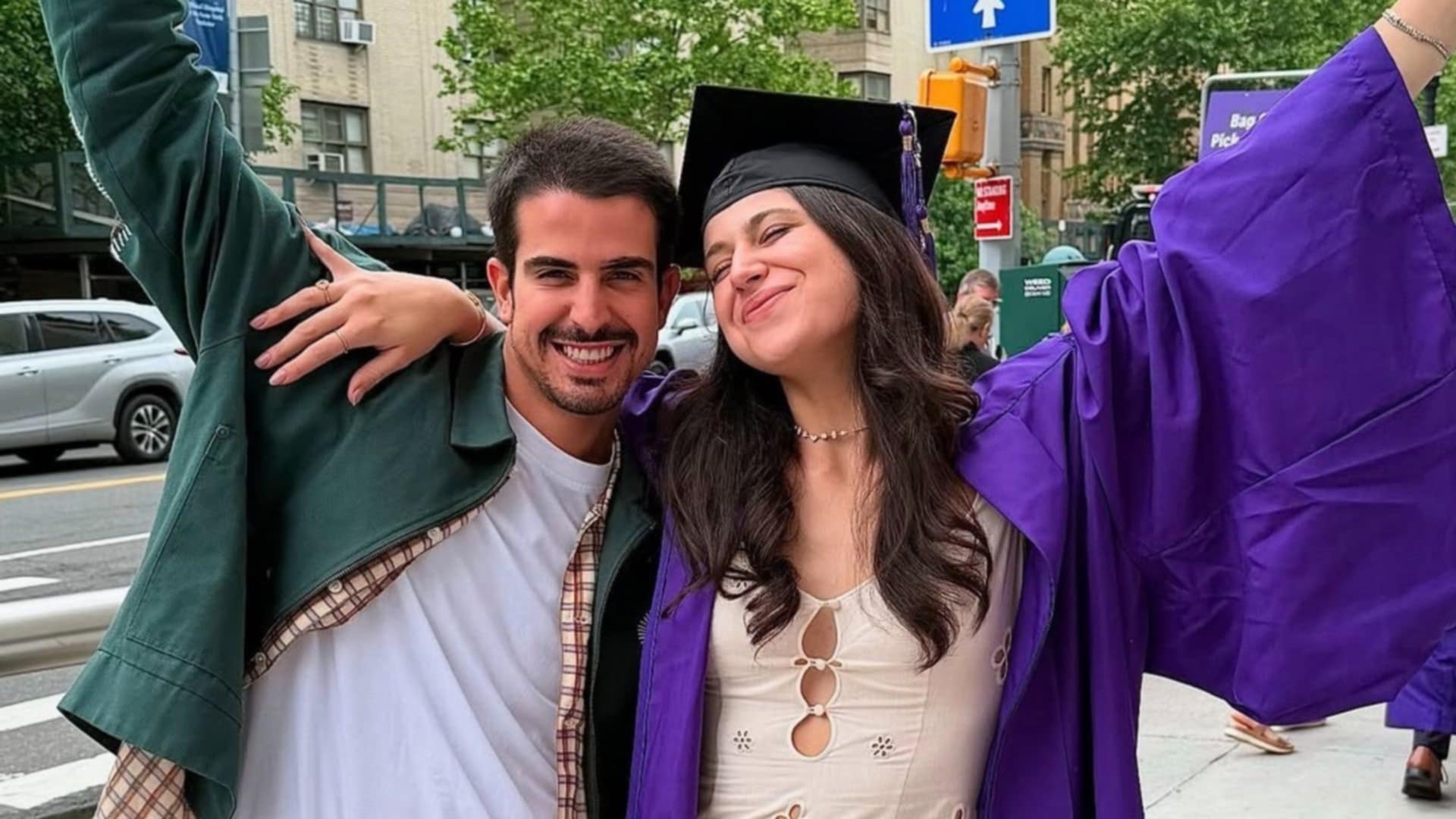 Enzo Celulari comemora formatura da irmã, Sophia Raia, nos EUA