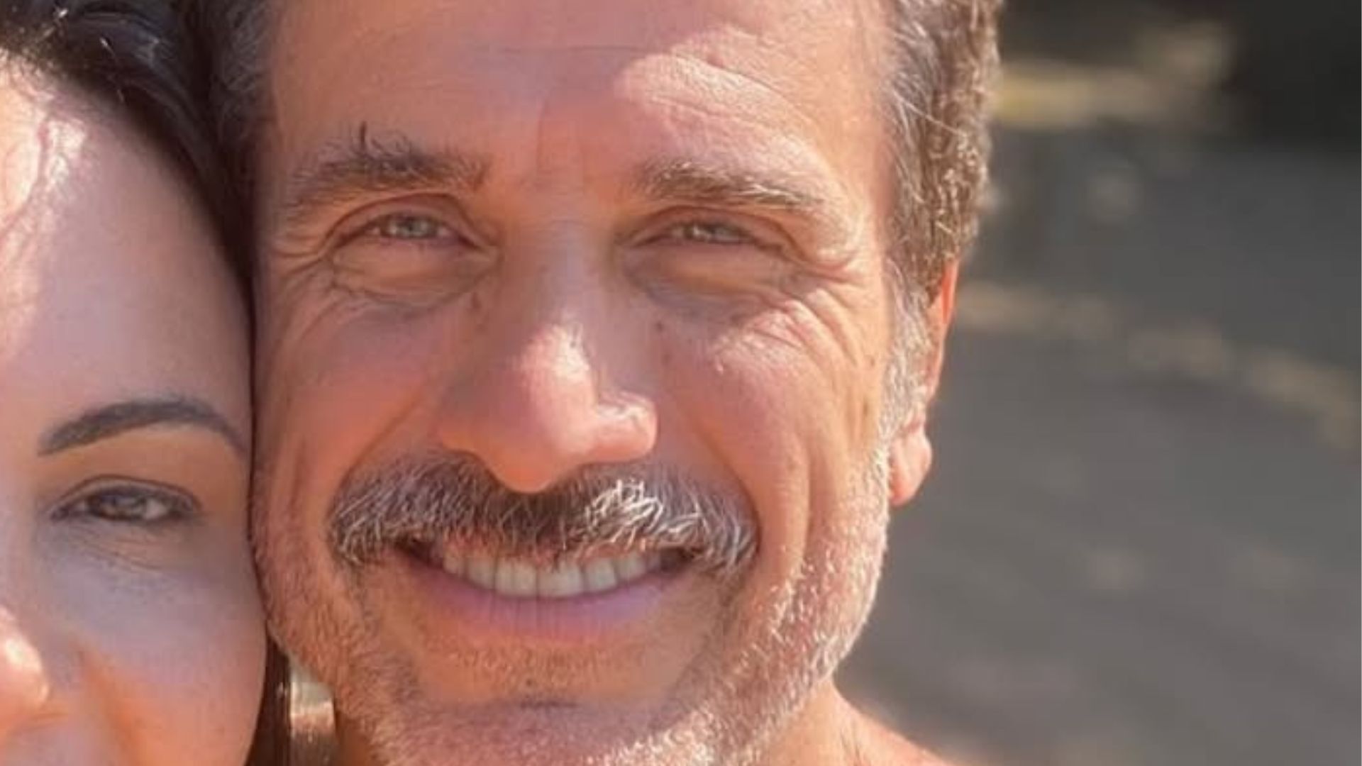 Esposa de Eriberto Leão faz rara aparição em foto com o ator: ‘Nós’