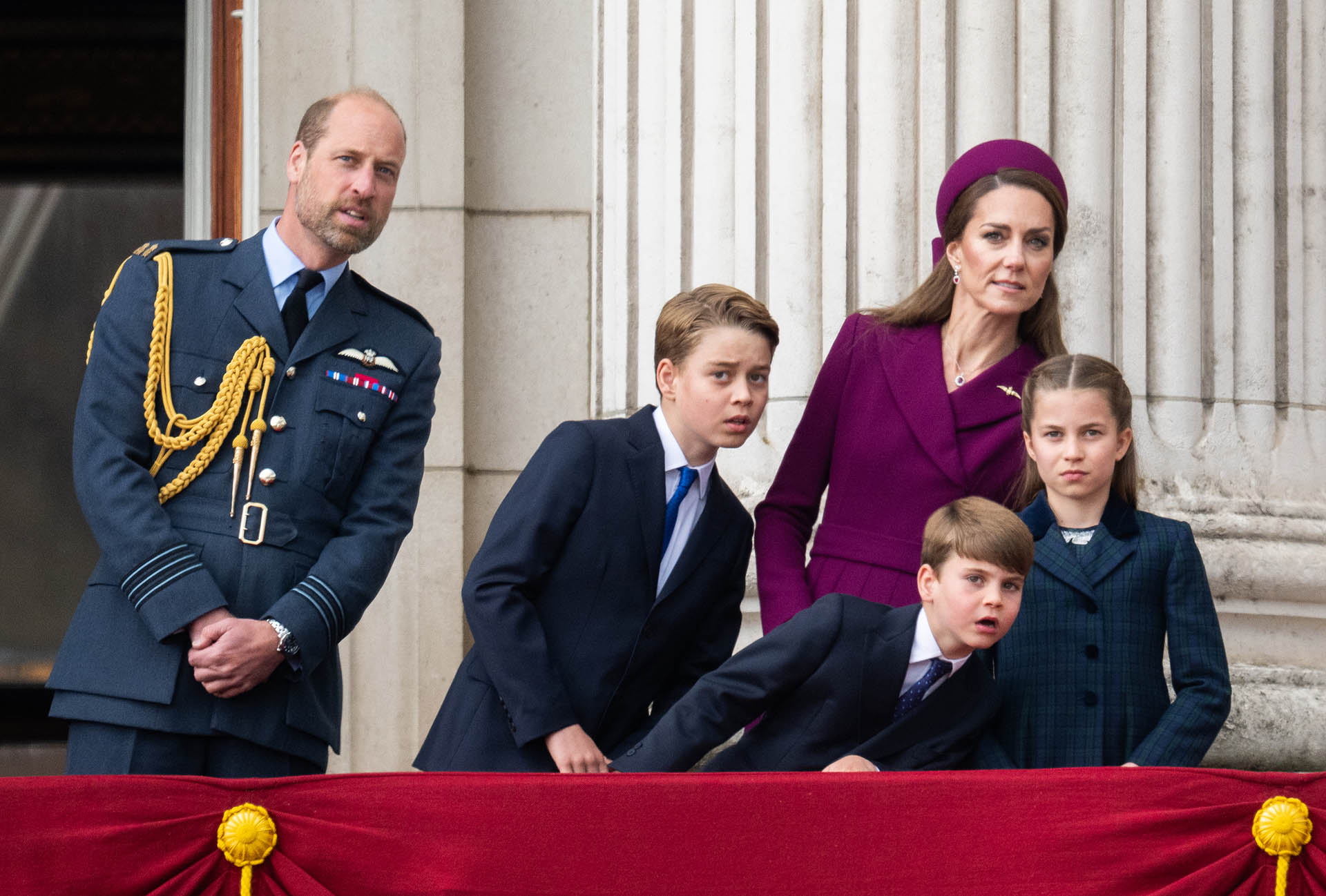 Príncipe George, príncipe Louis e princesa Charlotte com os pais, príncipe William e Kate Middleton - Foto: Getty Images