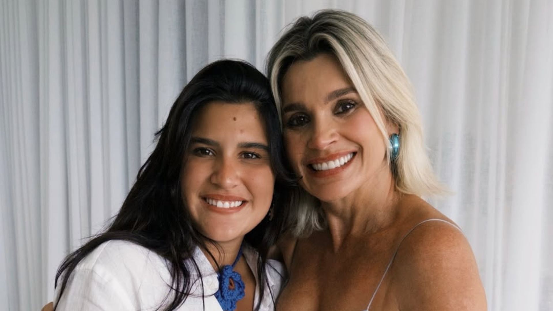 Giulia Costa reflete sobre comparações com a mãe: ‘Expectativa sobre quem eu deveria ser’