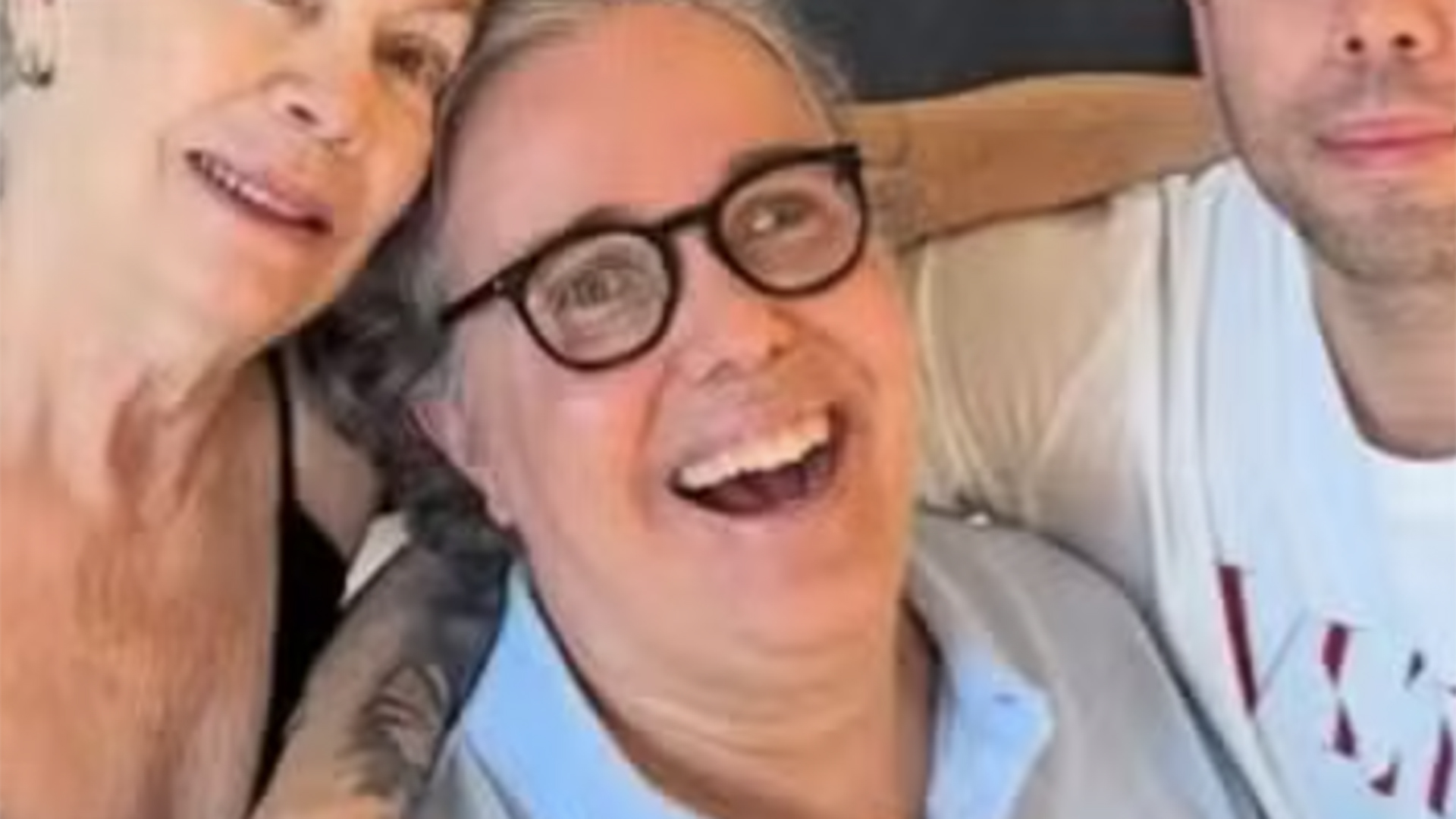Flávio Silvino reaparece em fotos inéditas com a família