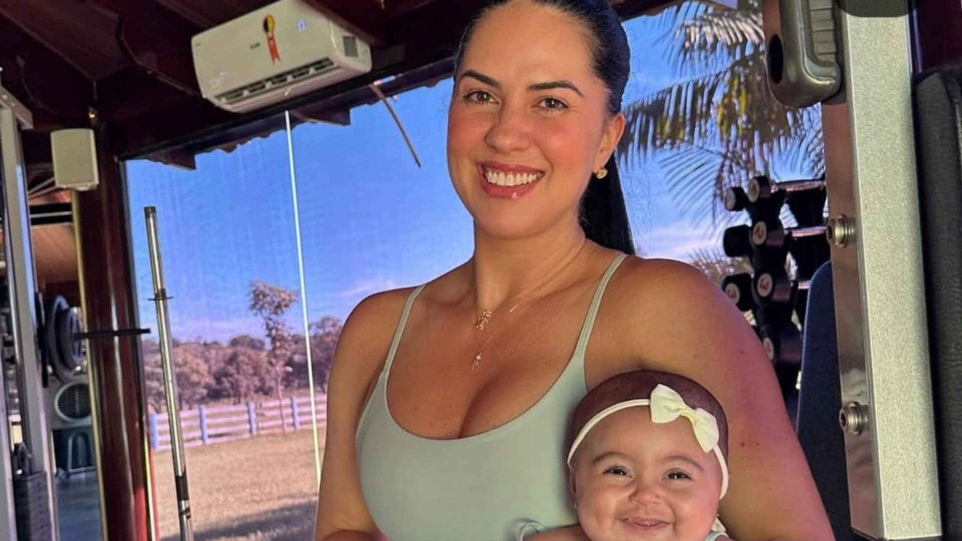 Graciele Lacerda combina primeiro look fitness com a filha: ‘Não esquece’