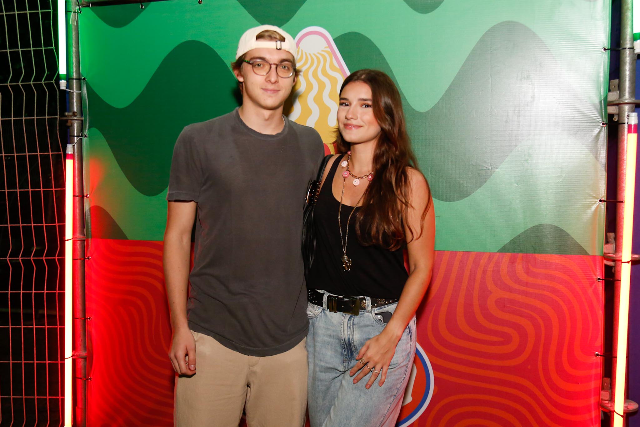 Joaquim Huck curte evento com a namorada, Manoela Esteves - Foto: Paulo Tauil / BrazilNews