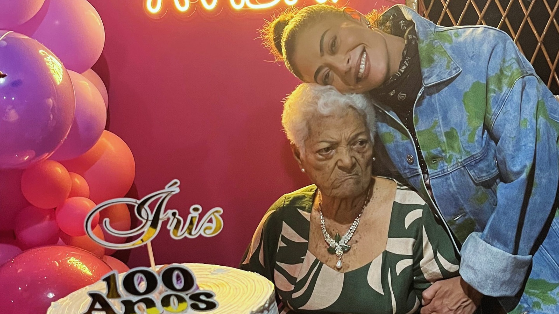 Juliana Paes mostra a família reunida no aniversário de 100 anos da avó