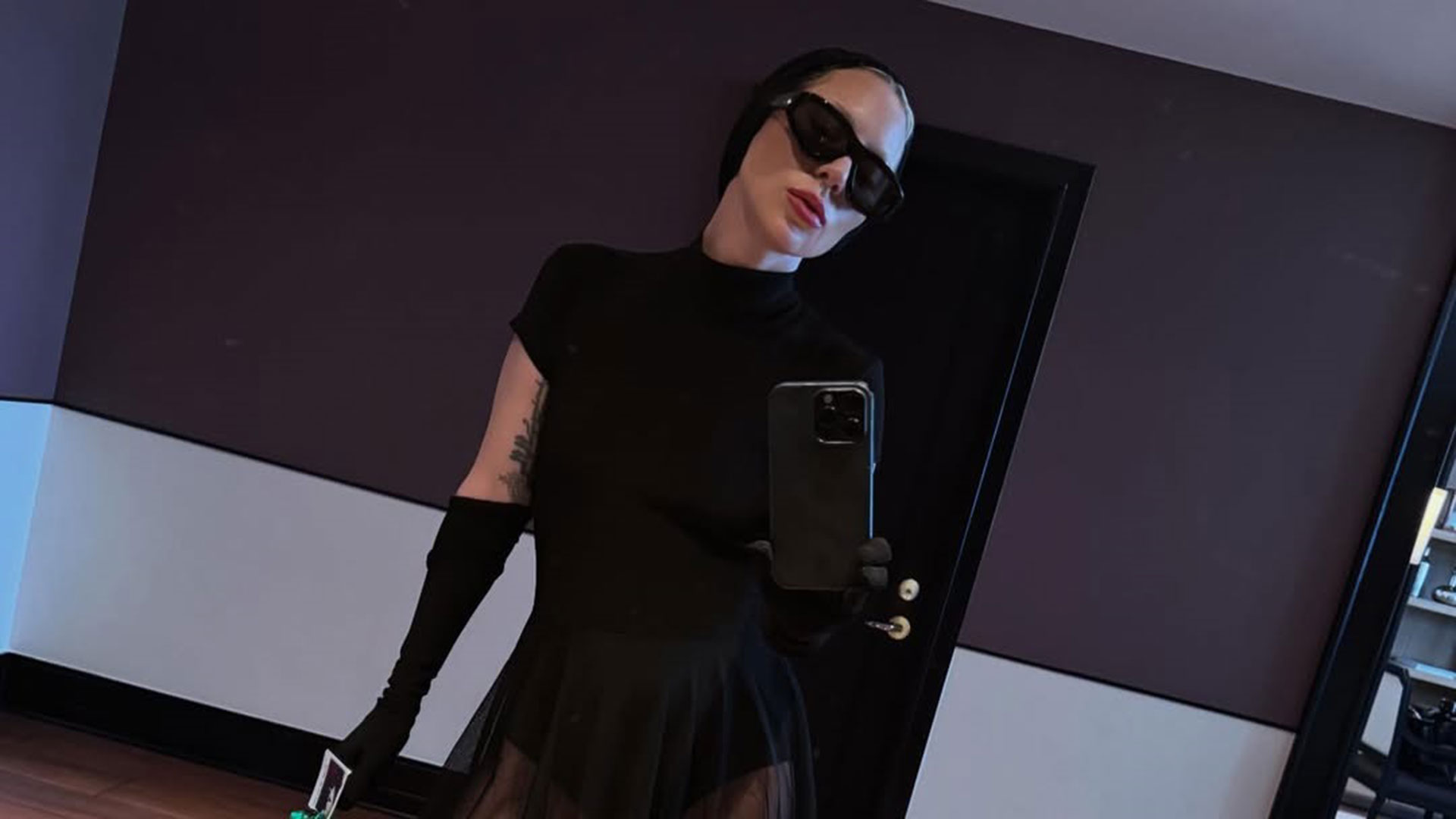 Lady Gaga manda entregar pizza para fãs acampados em hotel
