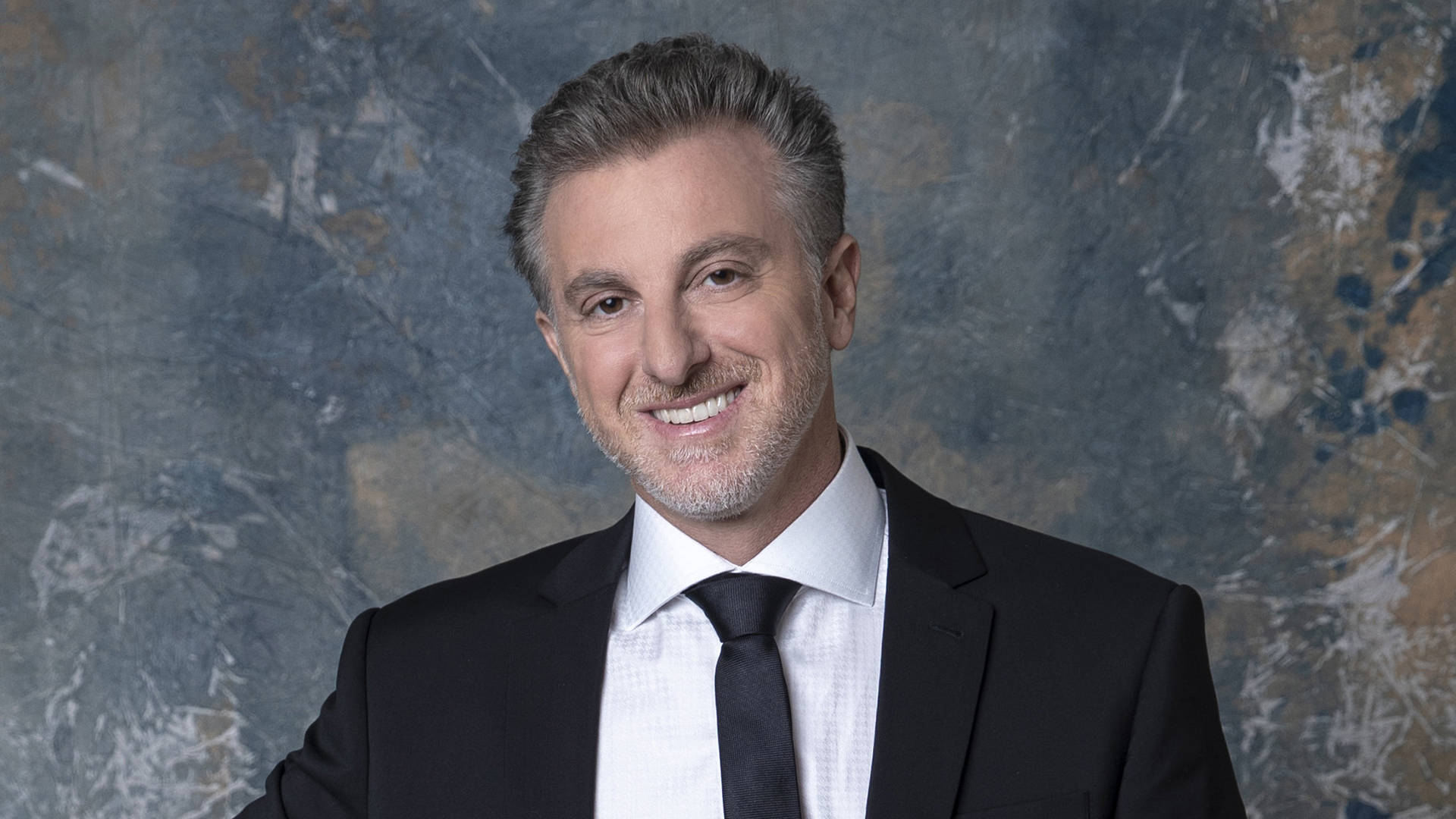 Luciano Huck fala pela 1ª vez sobre polêmica com o filho: ‘Resolve em casa’