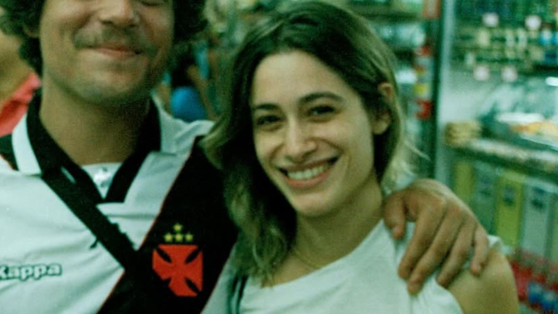 Luisa Arraes se derrete em foto com o namorado: ‘O casal mais sorridente’
