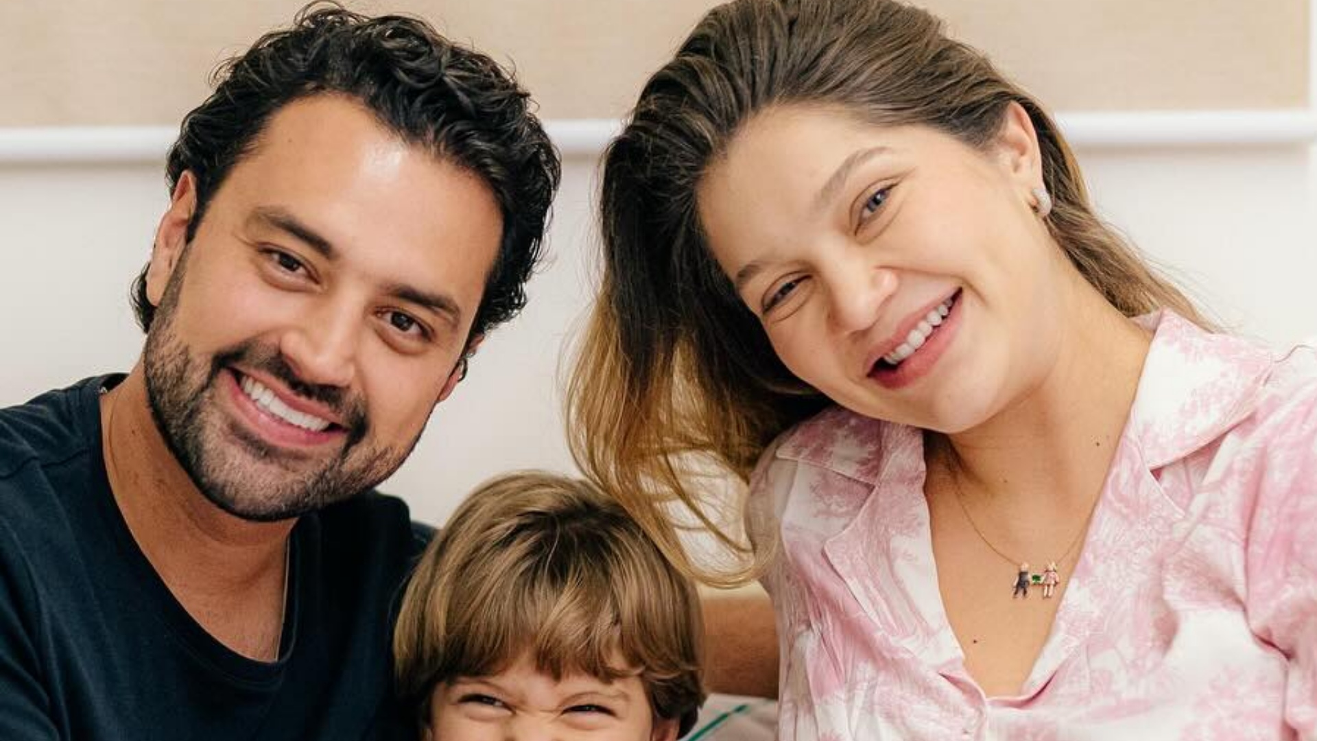 Lyandra Costa encanta ao mostrar o filho mais velho com a irmã recém-nascida