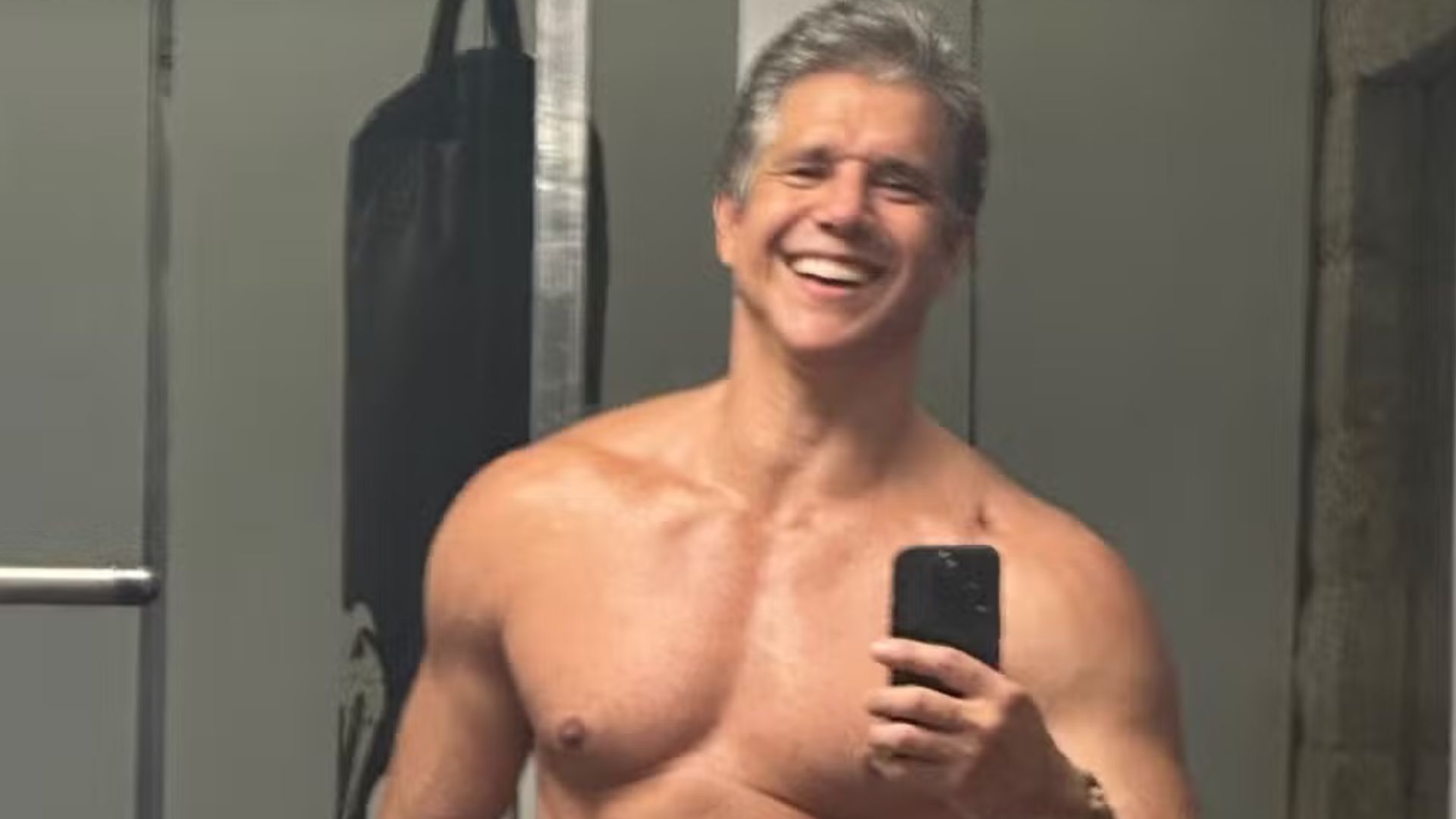 Na academia, Marcio Garcia surge sem camisa após treino: “Xô preguiça!!!!”