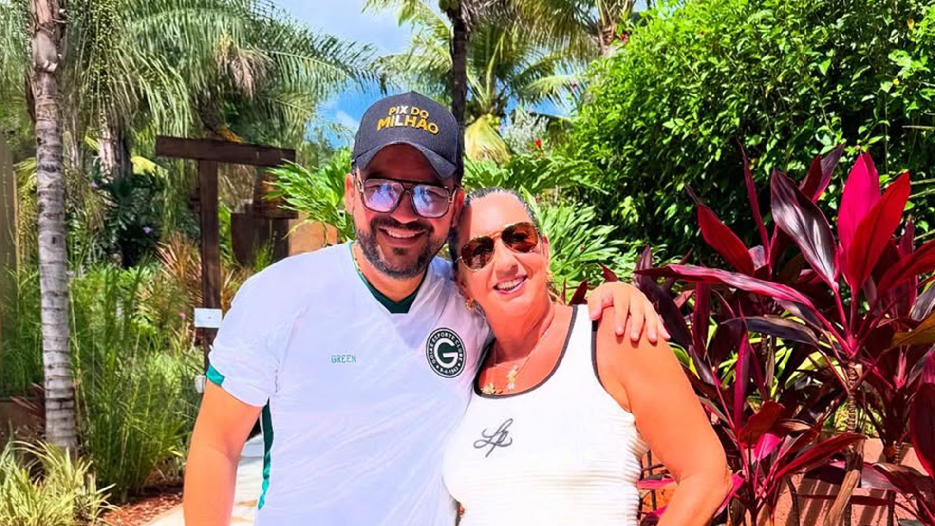 Mãe de Virginia Fonseca mostra fotos de primeira viagem com o namorado