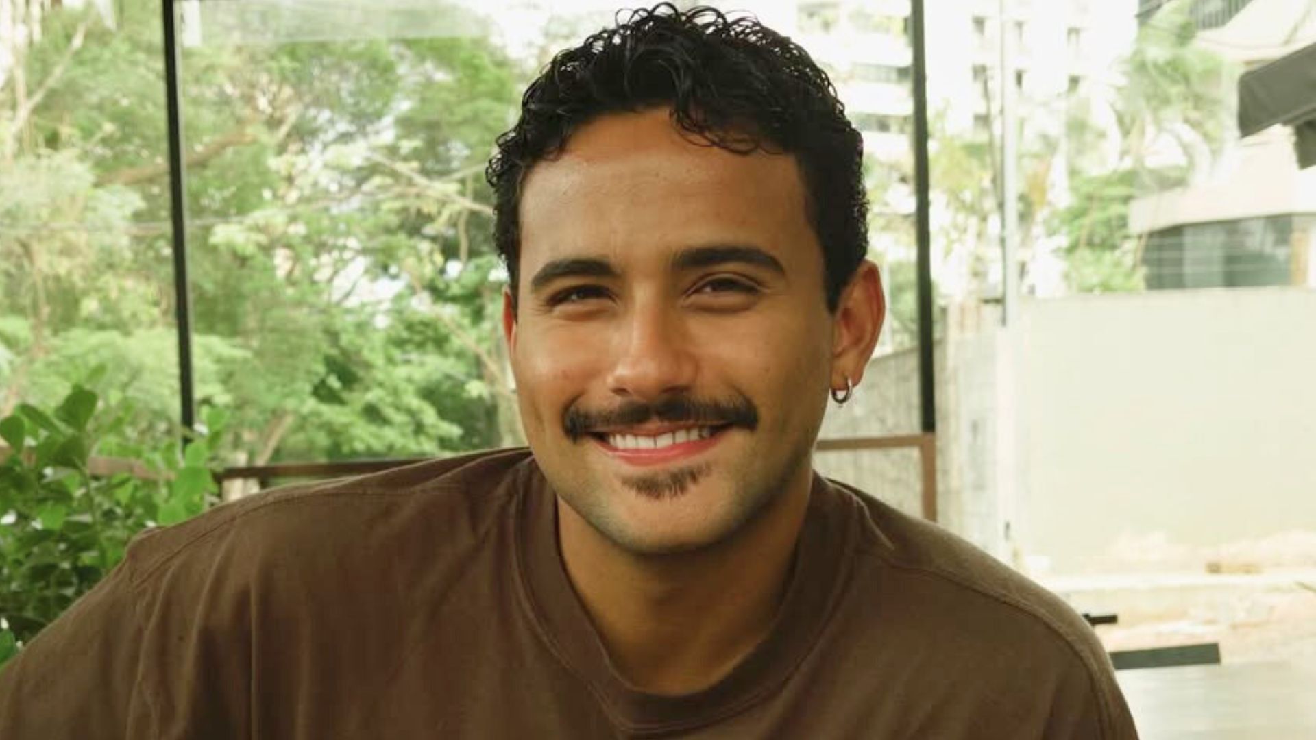 Médico alerta ex-BBB Pizane por cheirar calcinha suja: ‘Pode ter implicações’