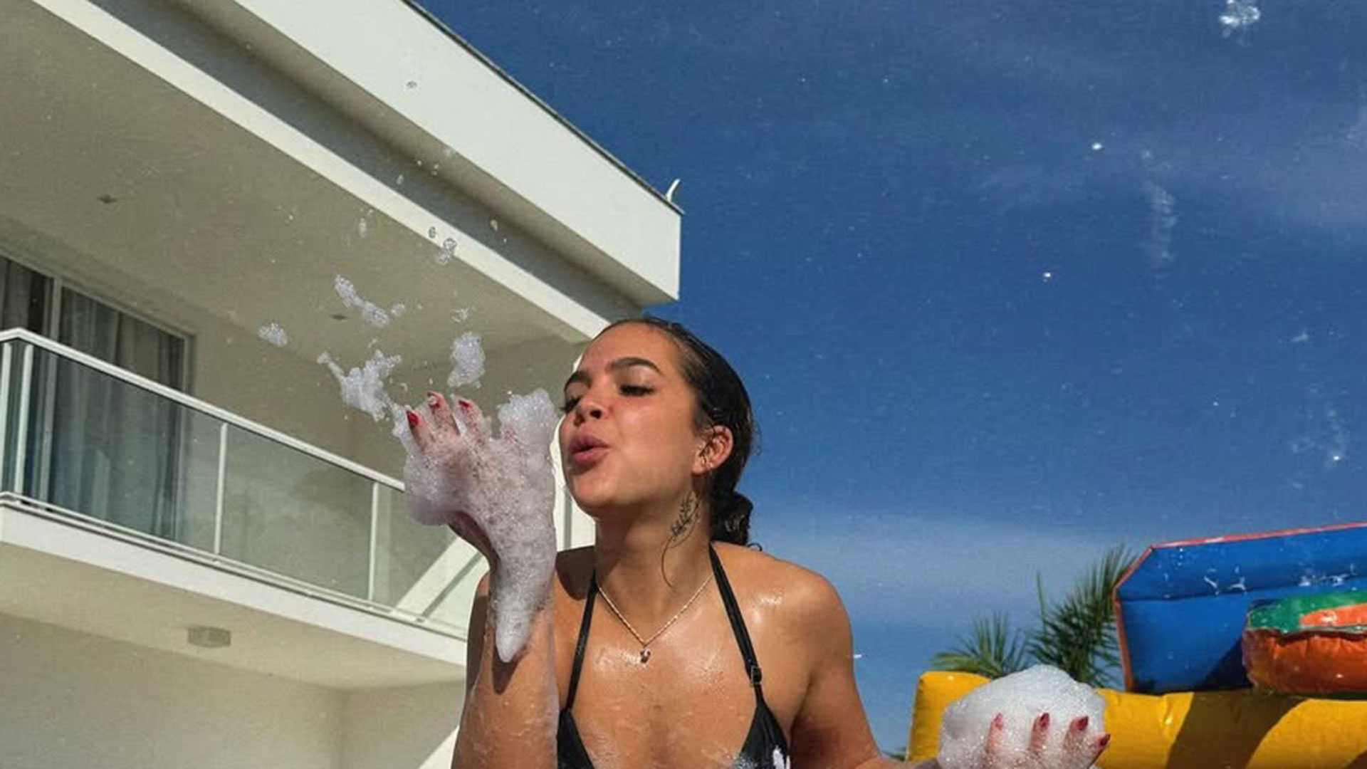 Mel Maia mostra detalhes da comemoração de seu aniversário: ‘Preciso’