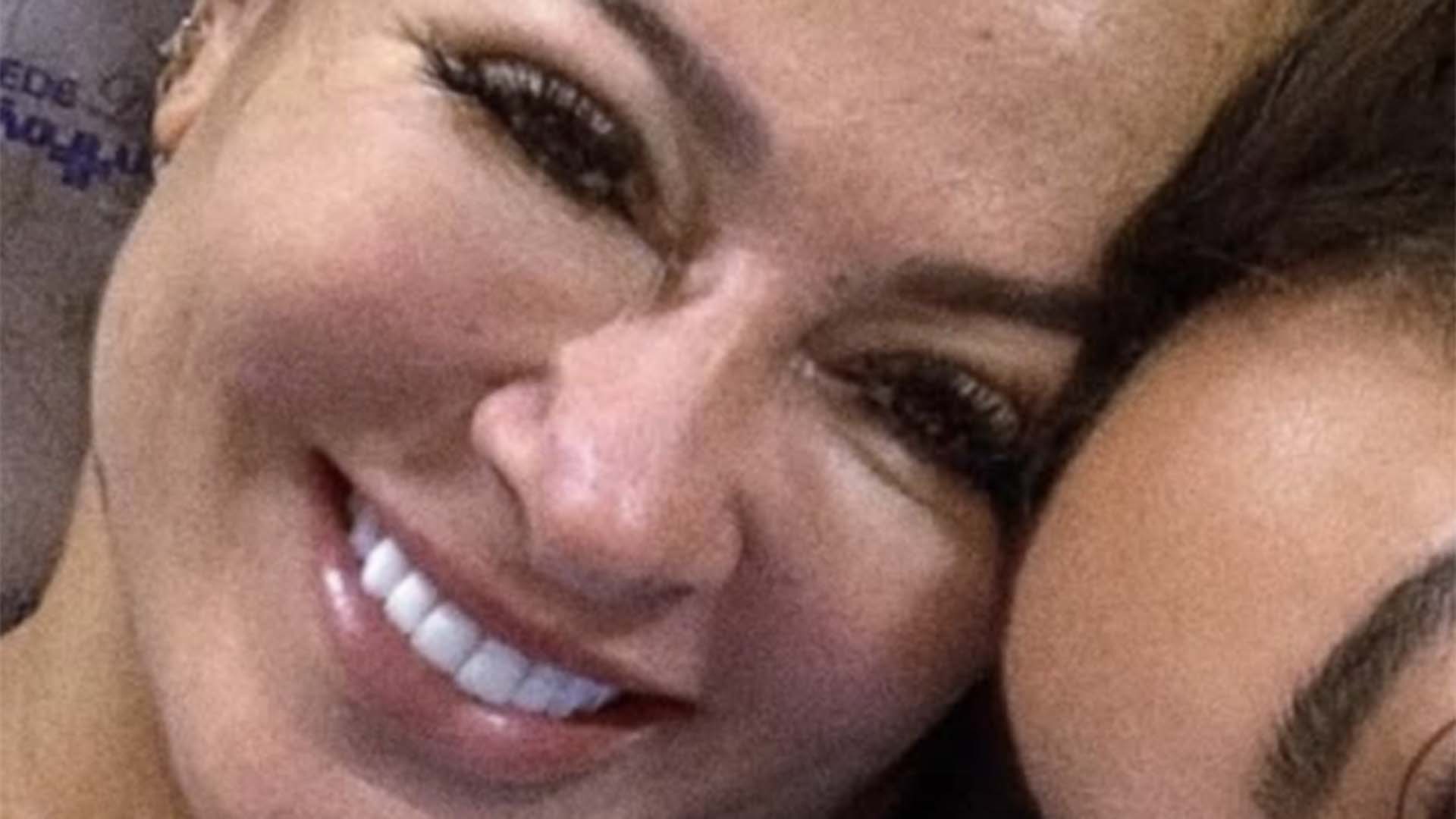 Mãe de Neymar Jr surge em foto no hospital com a filha