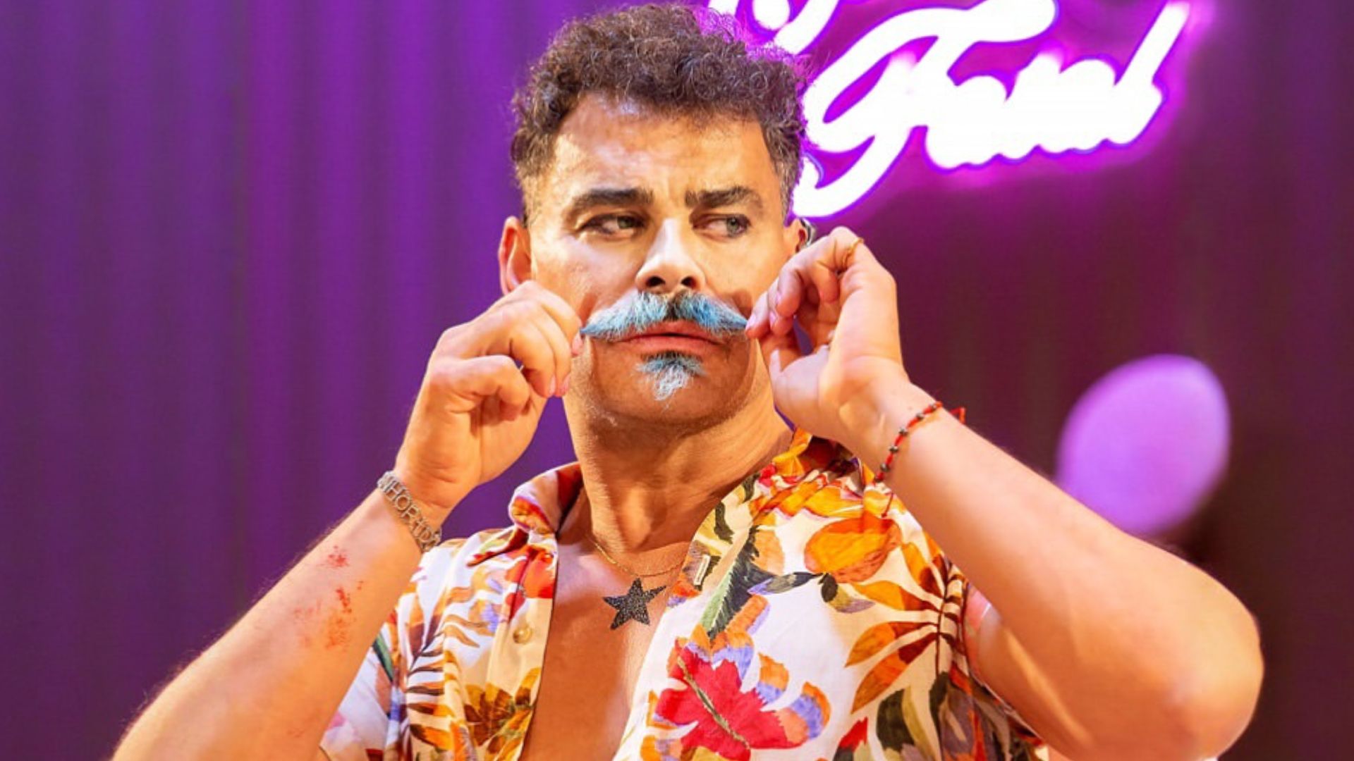 ‘Não pago esse preço’: Carmo Dalla Vecchia sobre silêncio de colegas sobre sexualidade