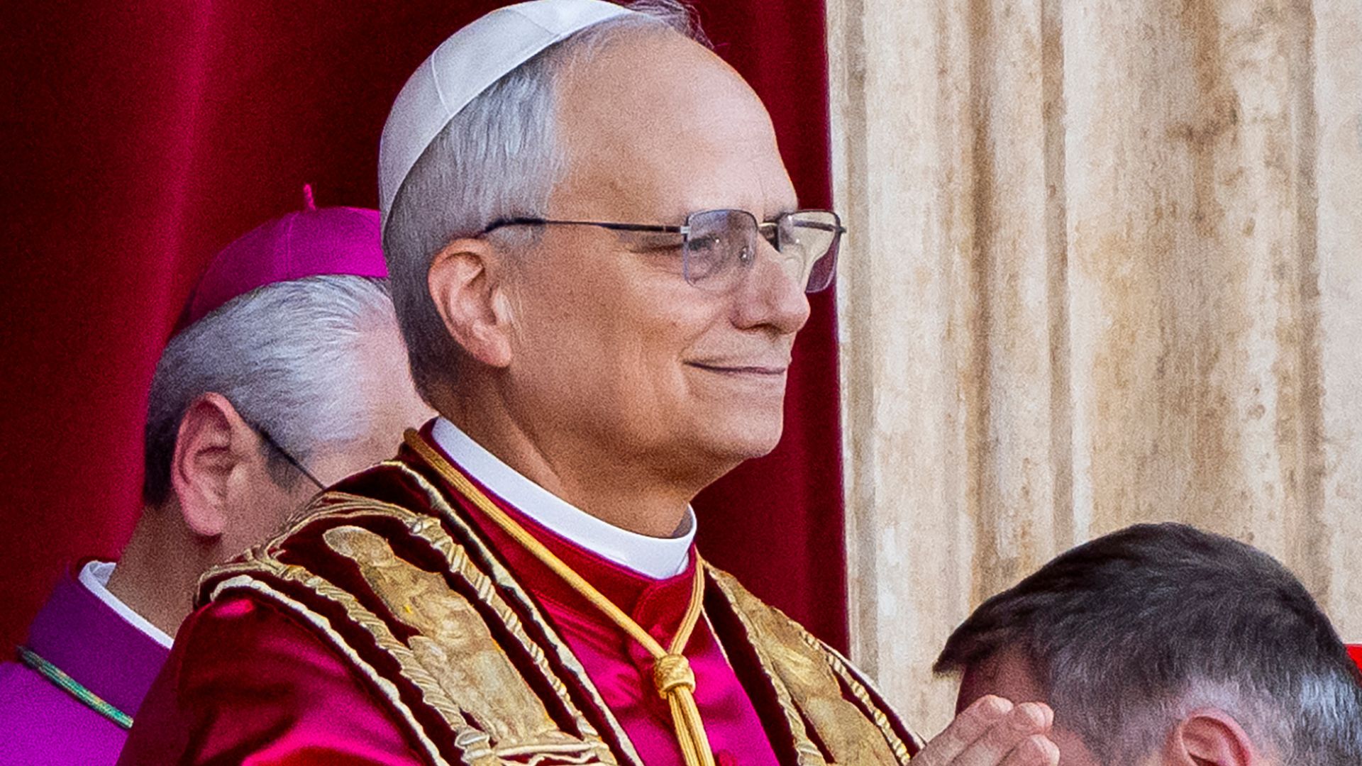 Famosos se emocionam ao acompanhar anúncio do novo Papa