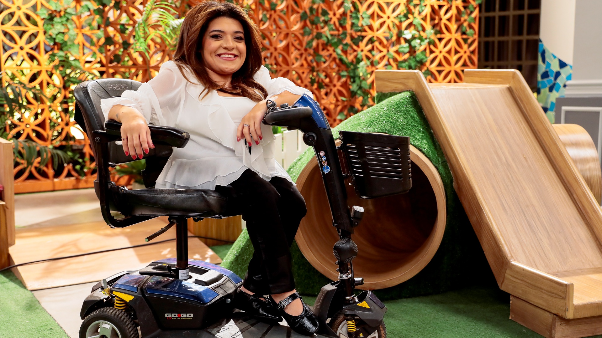Pequena Lô estreia em novelas com participação em trama do SBT