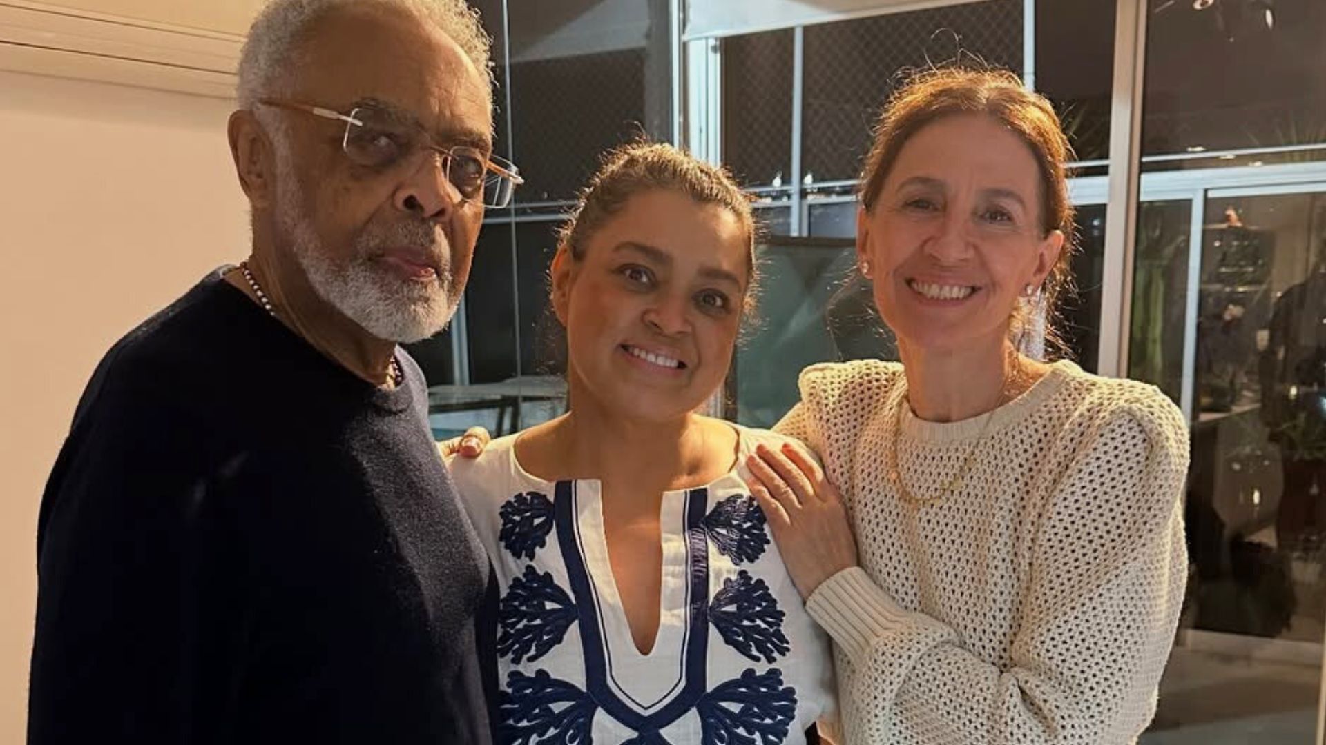 Preta Gil recebe alta hospitalar após nova internação: ‘De volta’